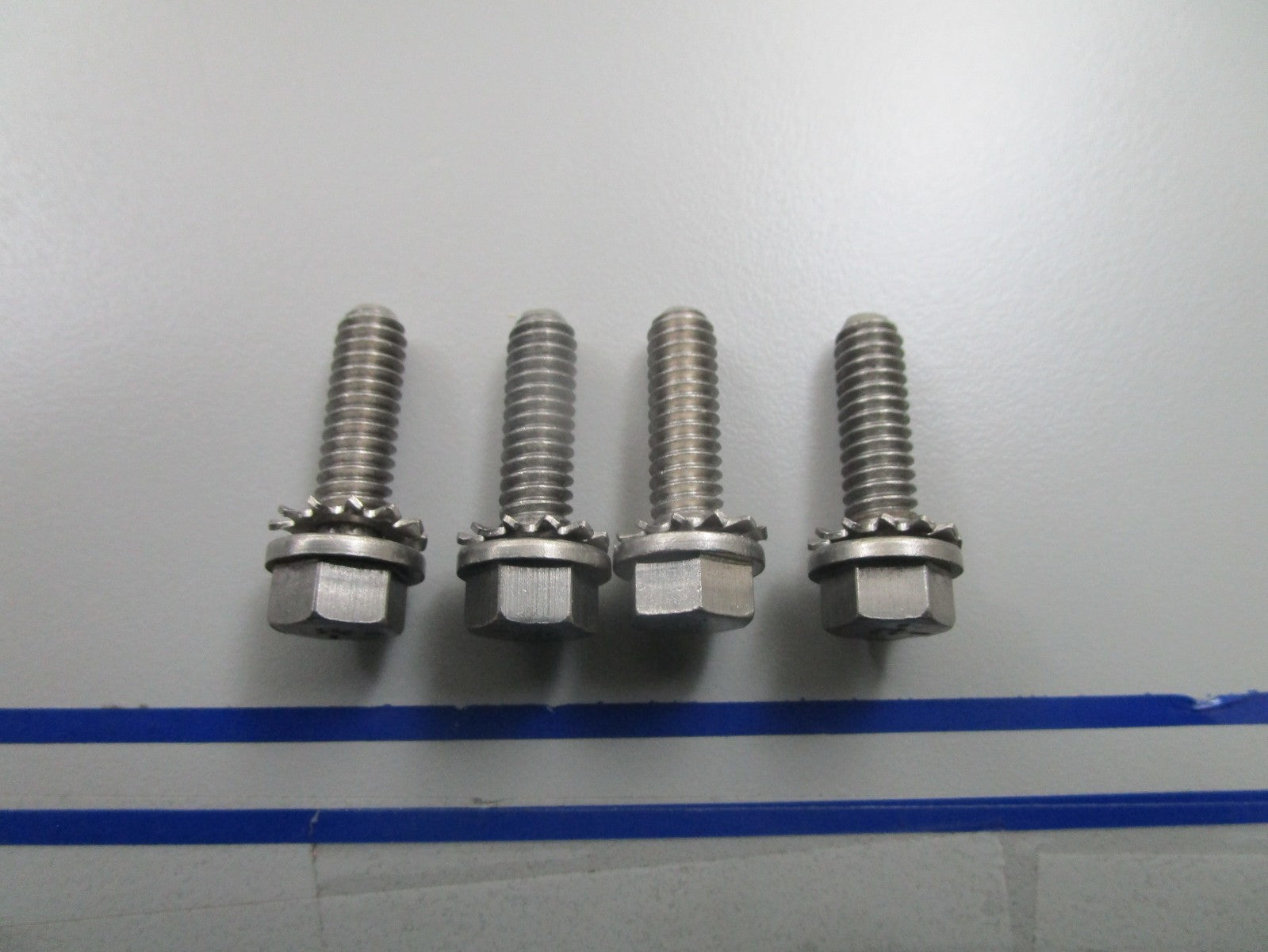 *NEW OEM* (LOT OF 4) 0810 OMC Johnson Evinrude Screw 309705 0309705