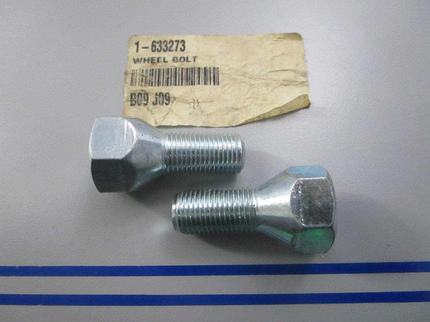 NEW OEM (LOT OF 2) 633273 Toro Wheel Bolt 0810