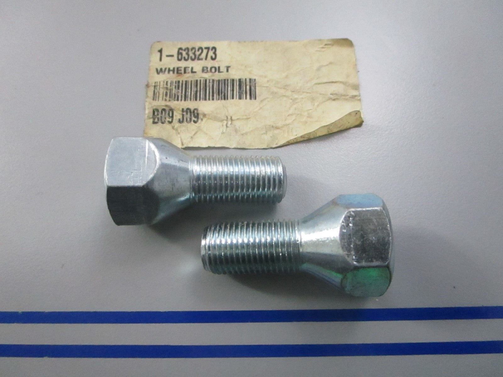 NEW OEM (LOT OF 2) 633273 Toro Wheel Bolt 0810