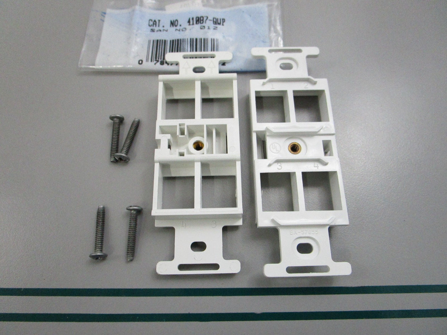 NEW OEM (LOT OF 2) 41087-QWP Leviton 4 Port Type 106 Insert 0810