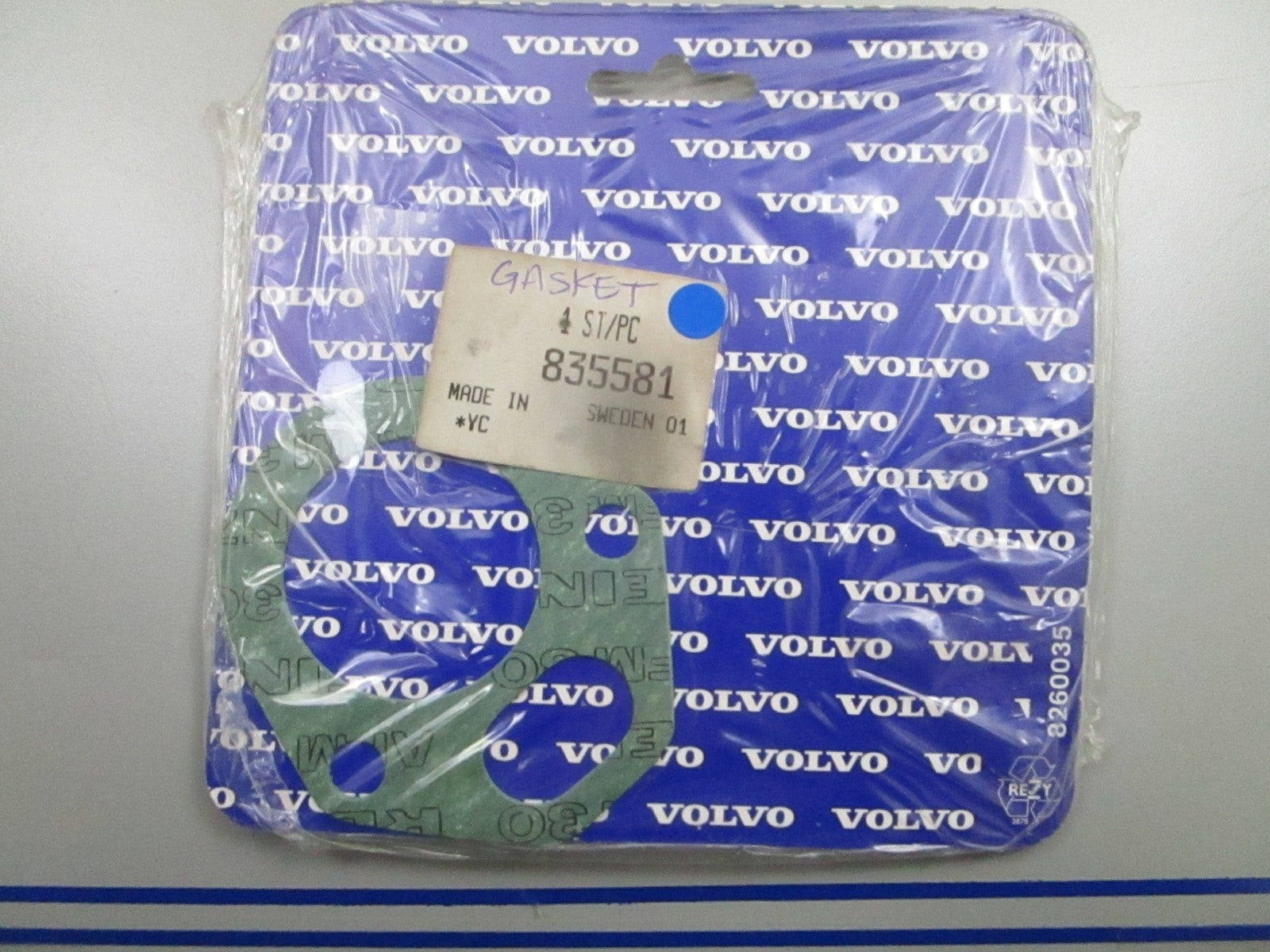 *NEW OEM* 0810 Volvo Penta Gasket 835581