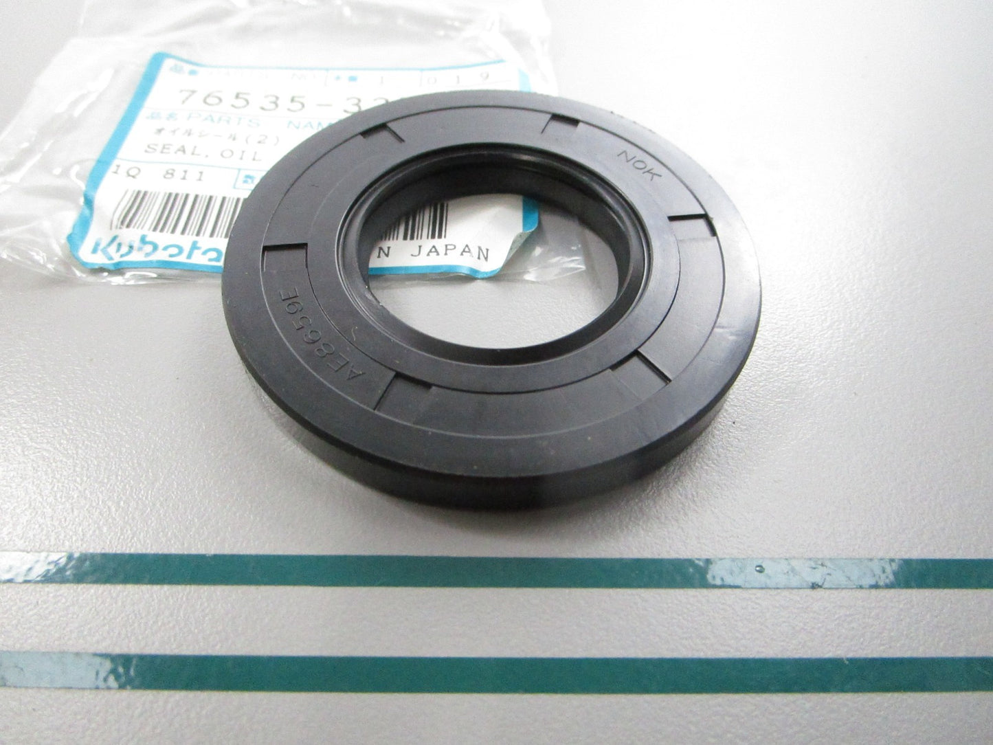 NEW OEM 76535-33530 Kubota Oil Seal 0810