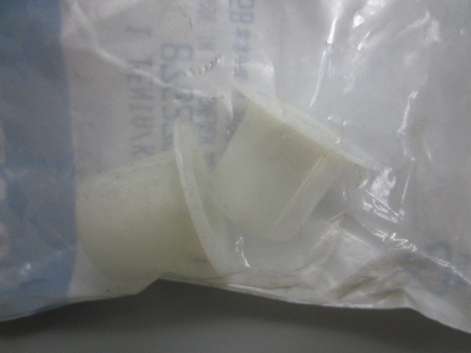 *NEW OEM* 0810 Volvo Penta Bushing Kit 876279