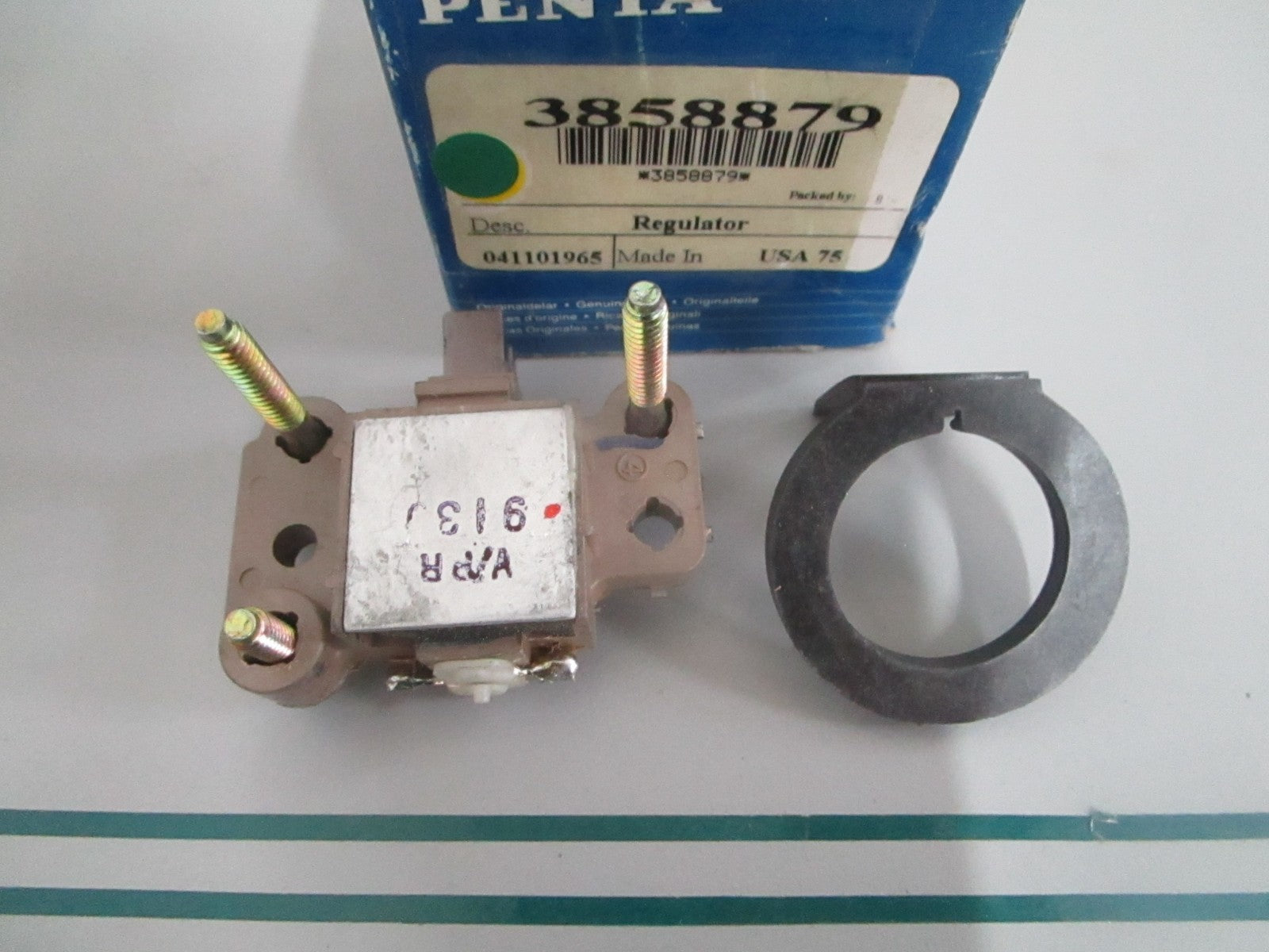 Volvo Penta 3858879 Voltage Regulator OMC Marine Inboard NOS NEW OEM 0820
