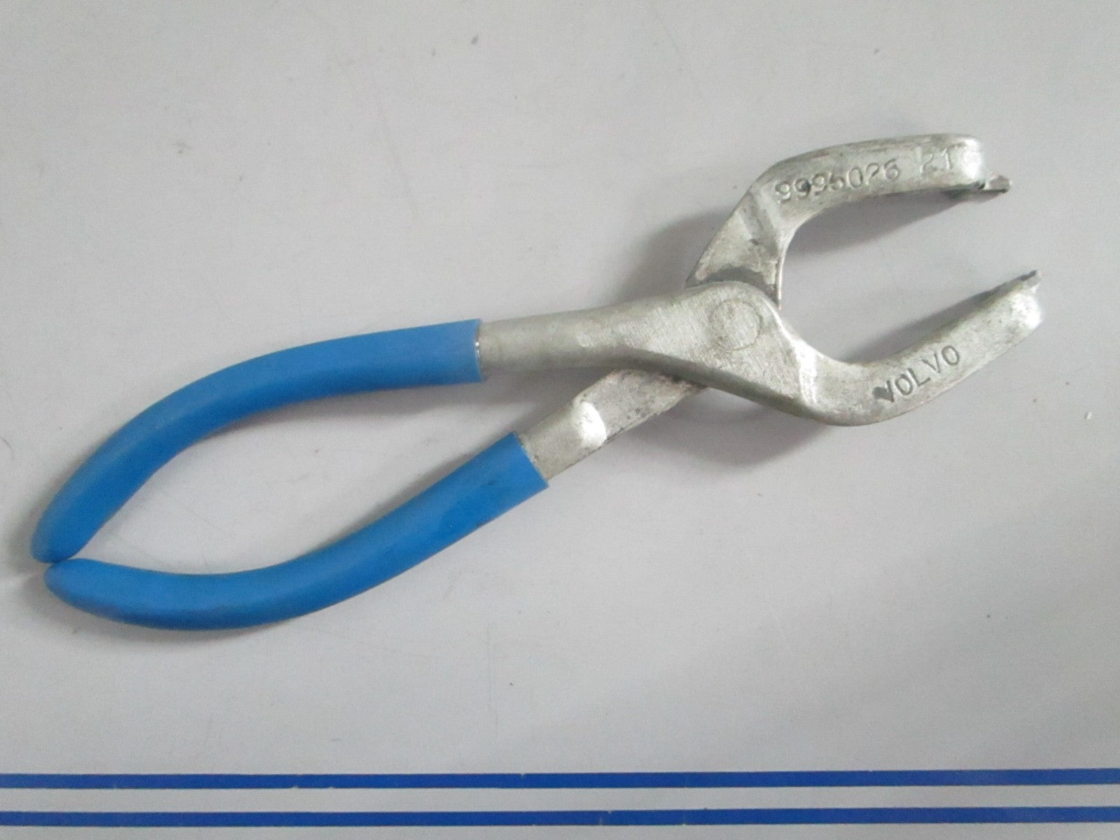 NEW OEM 9995026 Volvo Penta Pliers 0820