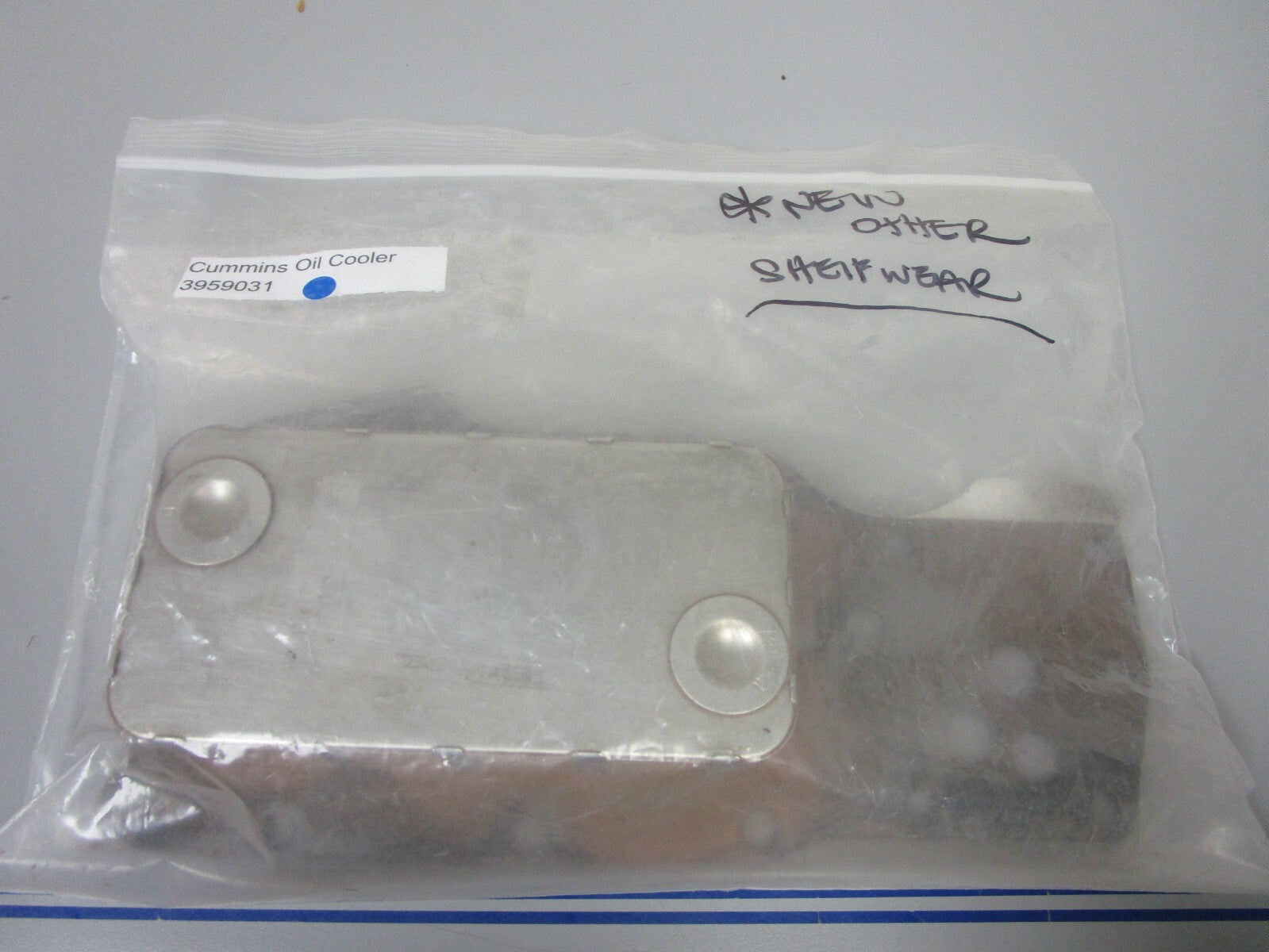 *NEW OEM* 0720 Cummins Oil Cooler 3959031