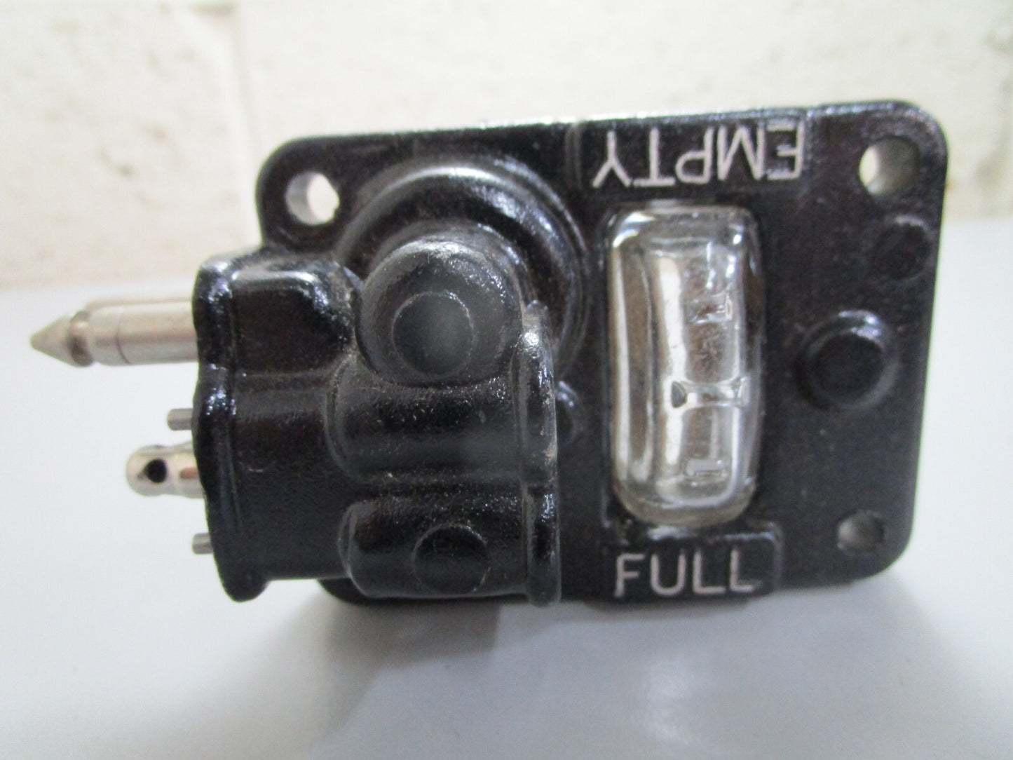 *NEW OEM* 0820 OMC Johnson Evinrude Fuel Housing 380397 0380397