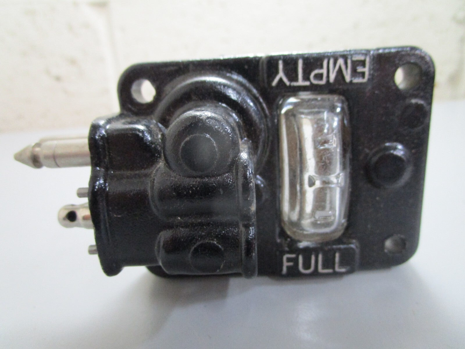 *NEW OEM* 0820 OMC Johnson Evinrude Fuel Housing 380397 0380397