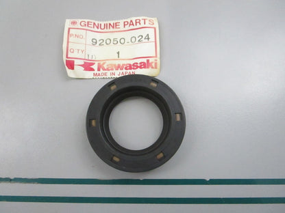 NEW OEM 92050-024 Kawasaki Oil Seal 0810