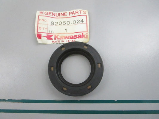 NEW OEM 92050-024 Kawasaki Oil Seal 0810