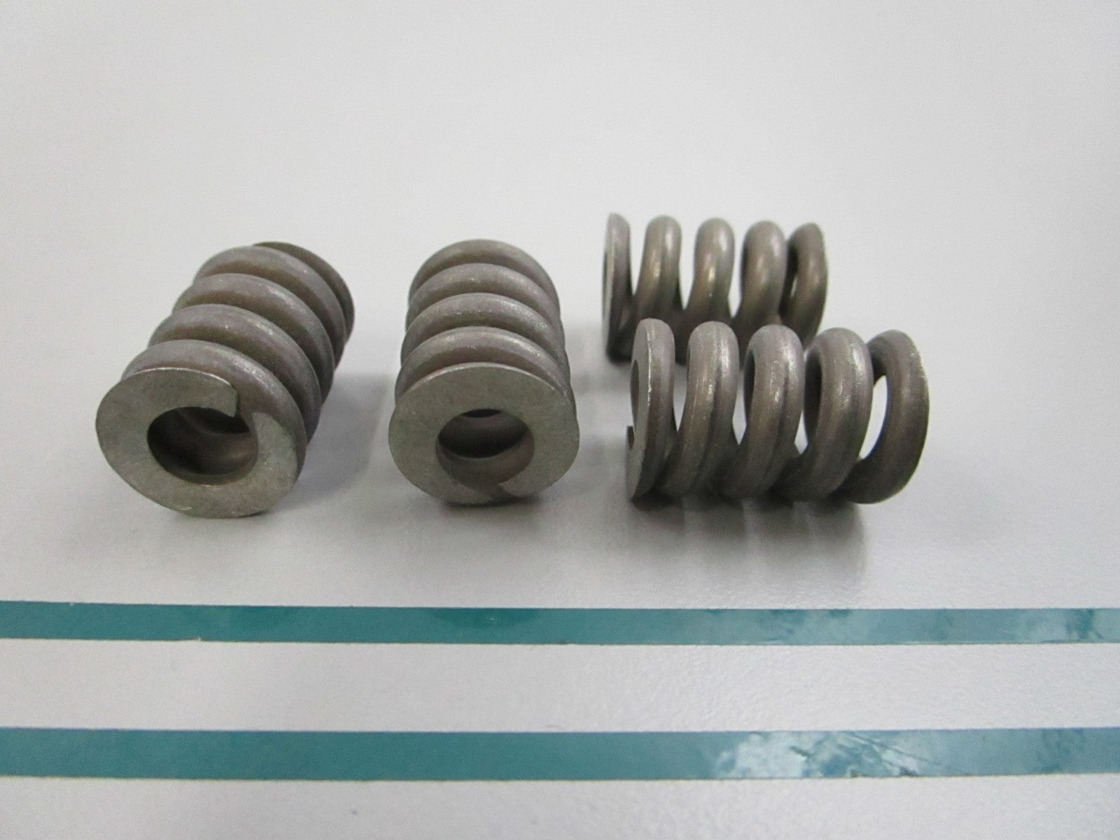 NEW OEM (LOT OF 4) 309825 0309825 OMC Johnson Evinrude Friction Spring 0810