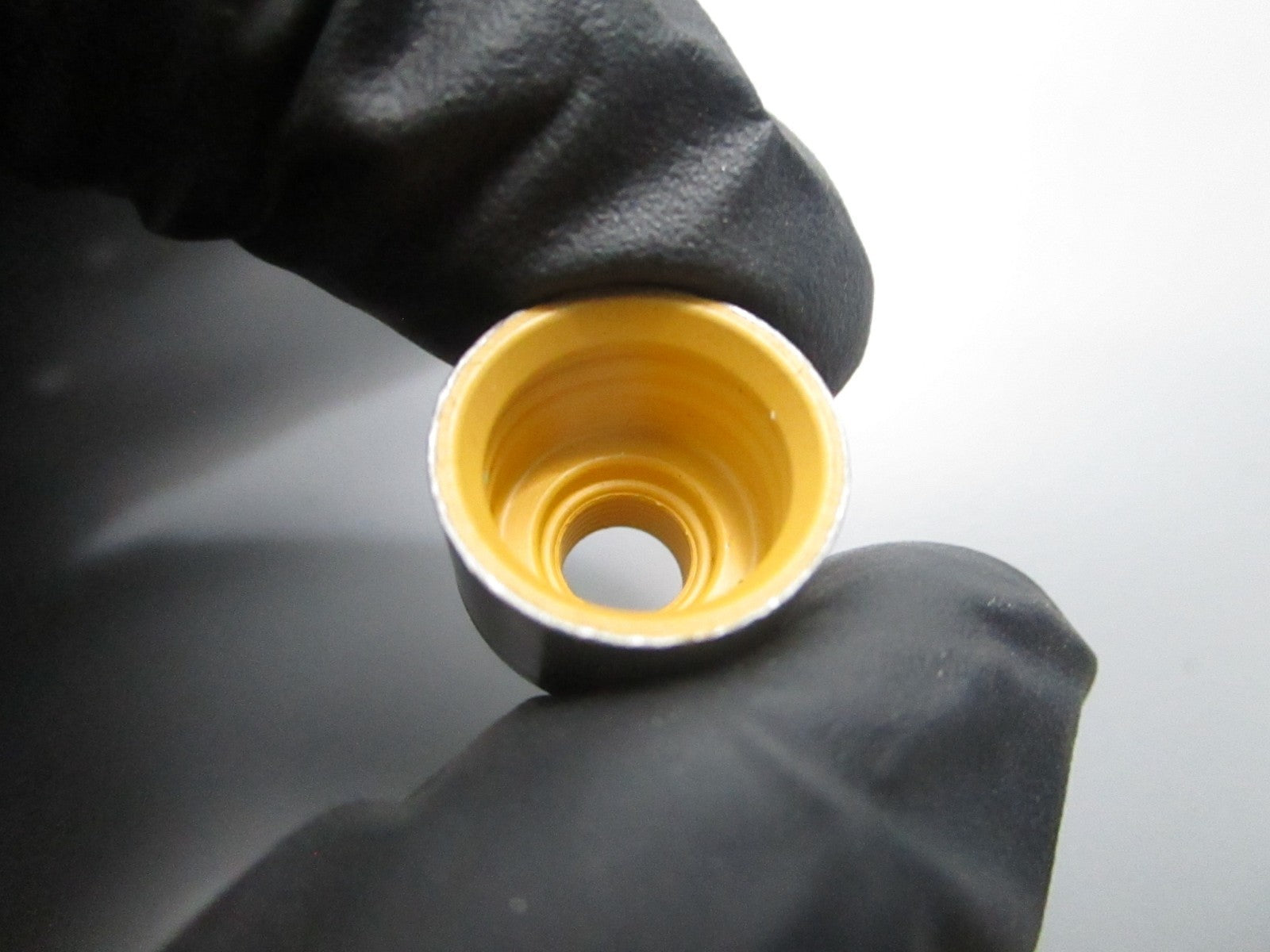 *NEW OEM* 0810 Cummins Valve Seal 3942989