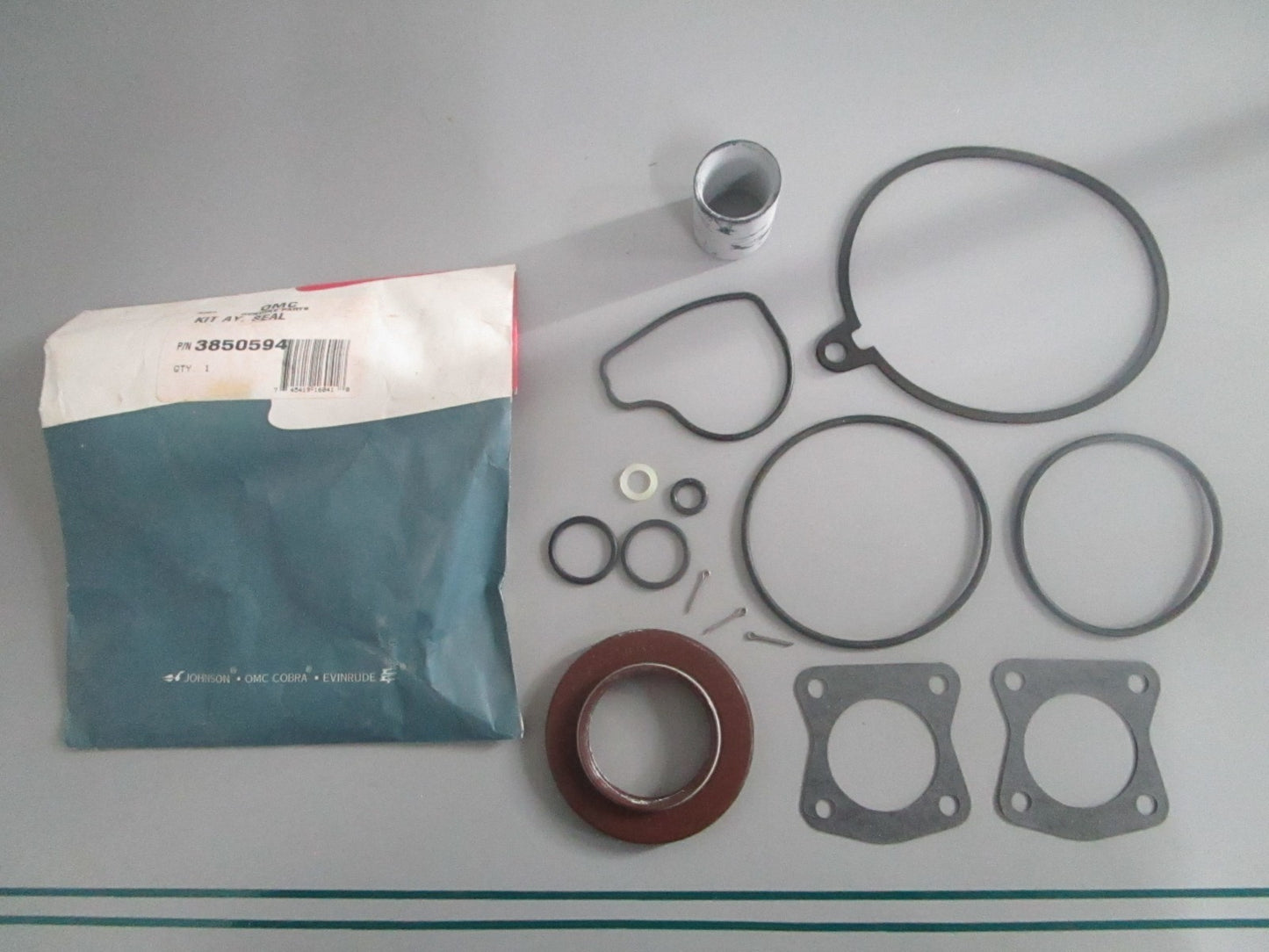 NEW OEM 3850594 OMC Johnson Evinrude Seal Kit Assy 0820