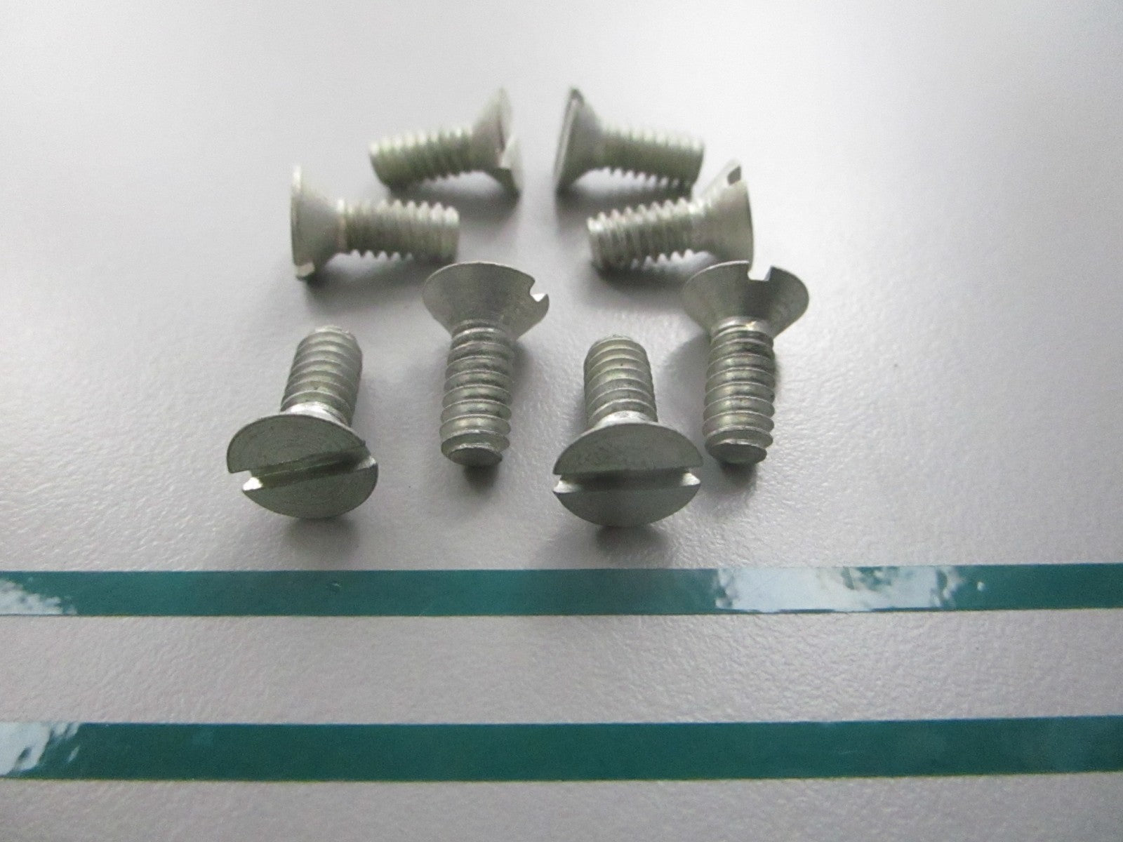 NEW OEM (LOT OF 8) 302104 0302104 OMC Johnson Evinrude Screw 0810