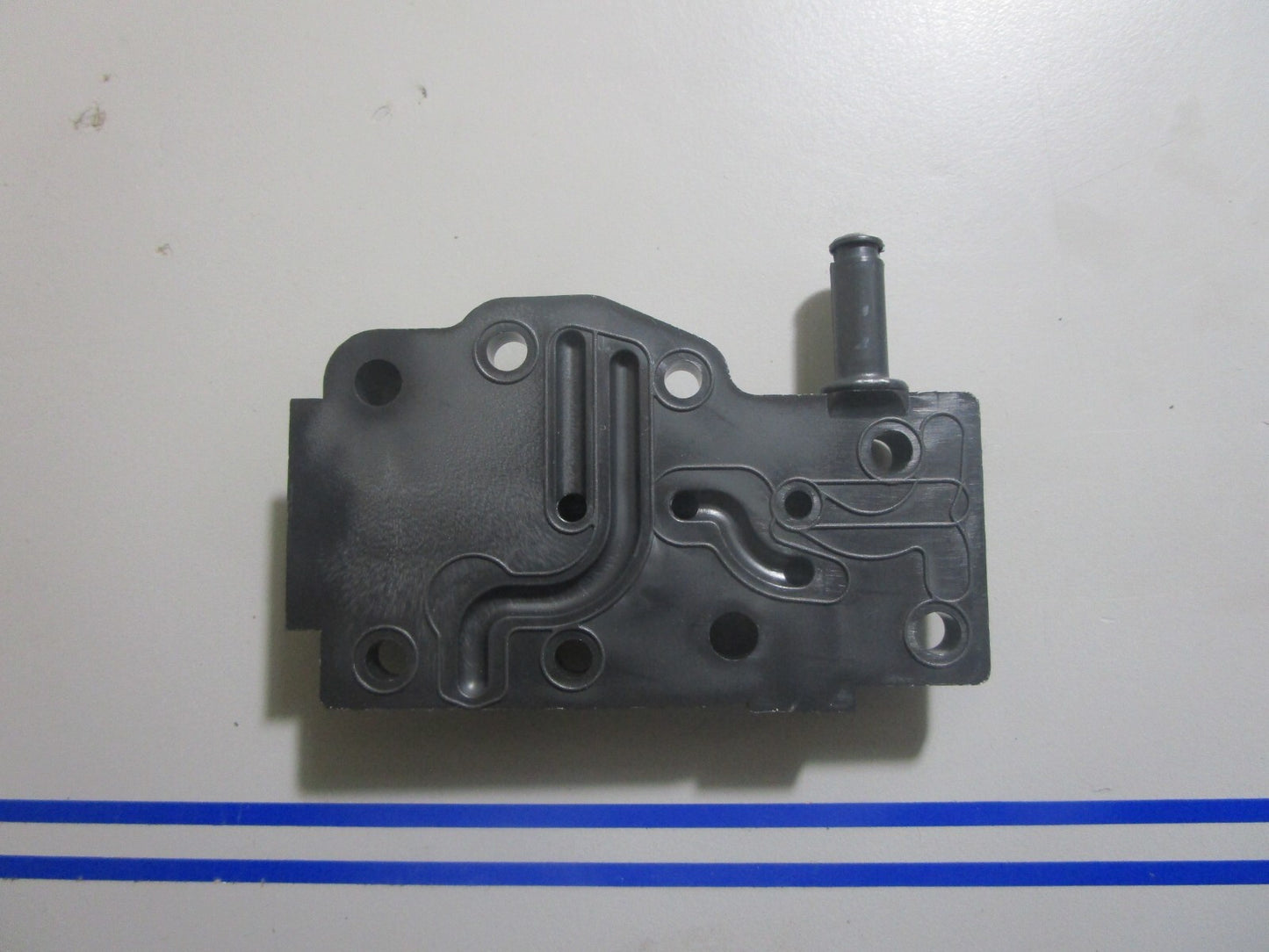 *NEW OEM* 0810 OMC Johnson Evinrude Carburetor Body Assembly 437985 0437985