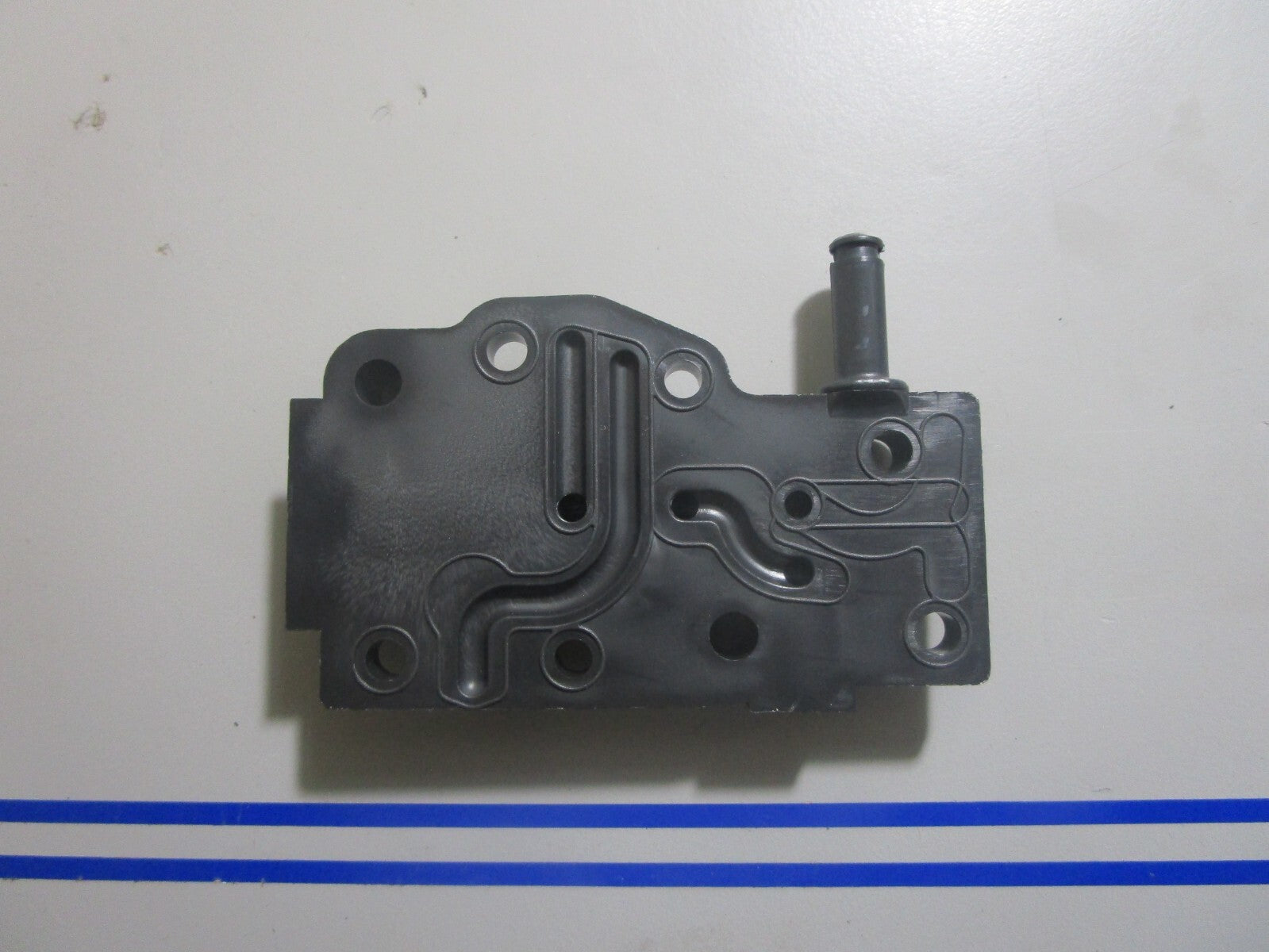 *NEW OEM* 0810 OMC Johnson Evinrude Carburetor Body Assembly 437985 0437985