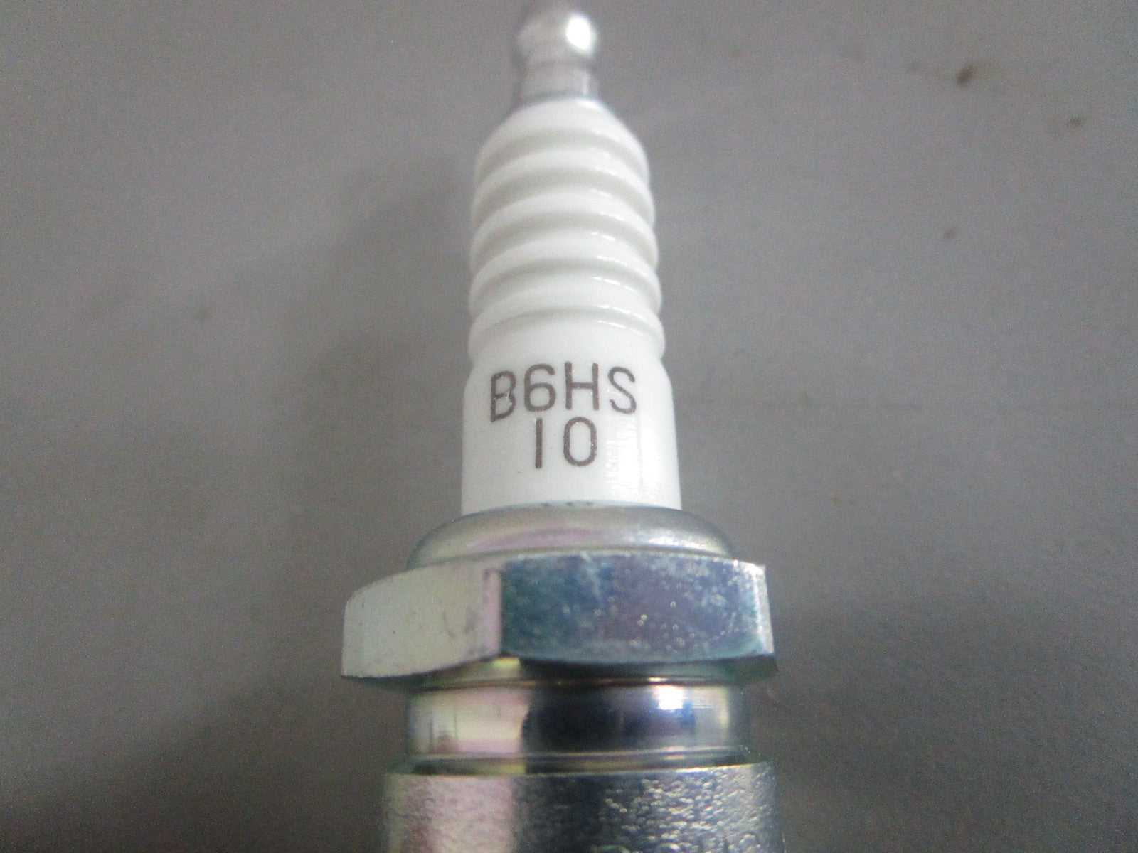 NEW OEM (LOT OF 4) B6HS-10 NGK Spark Plug 0820