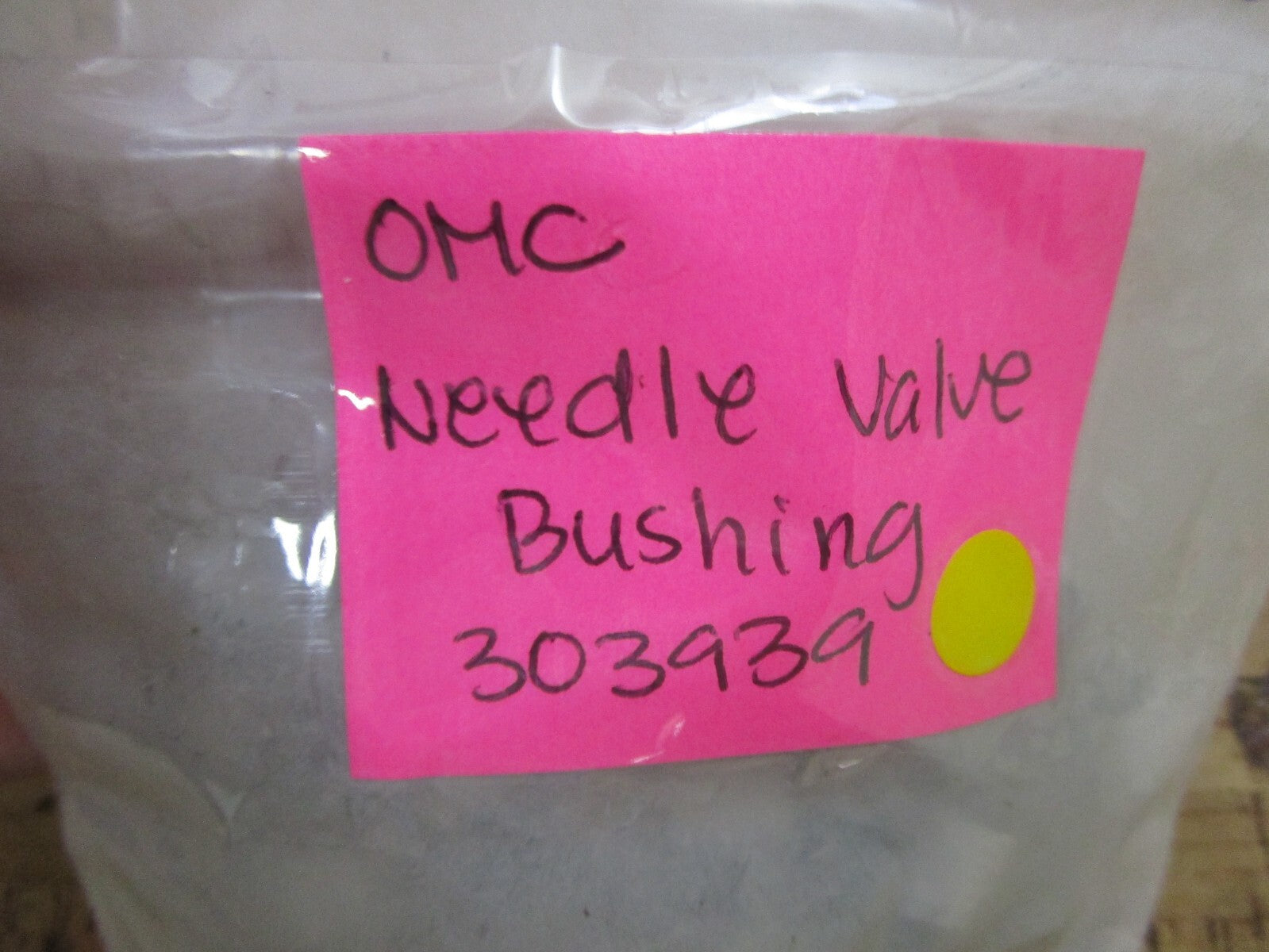 *NEW OEM* 0750 OMC Johnson Evinrude NEEDLE VALVE BUSHING 303939 0303939