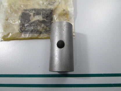 NEW OEM M800499 John Deere Coupling 0810