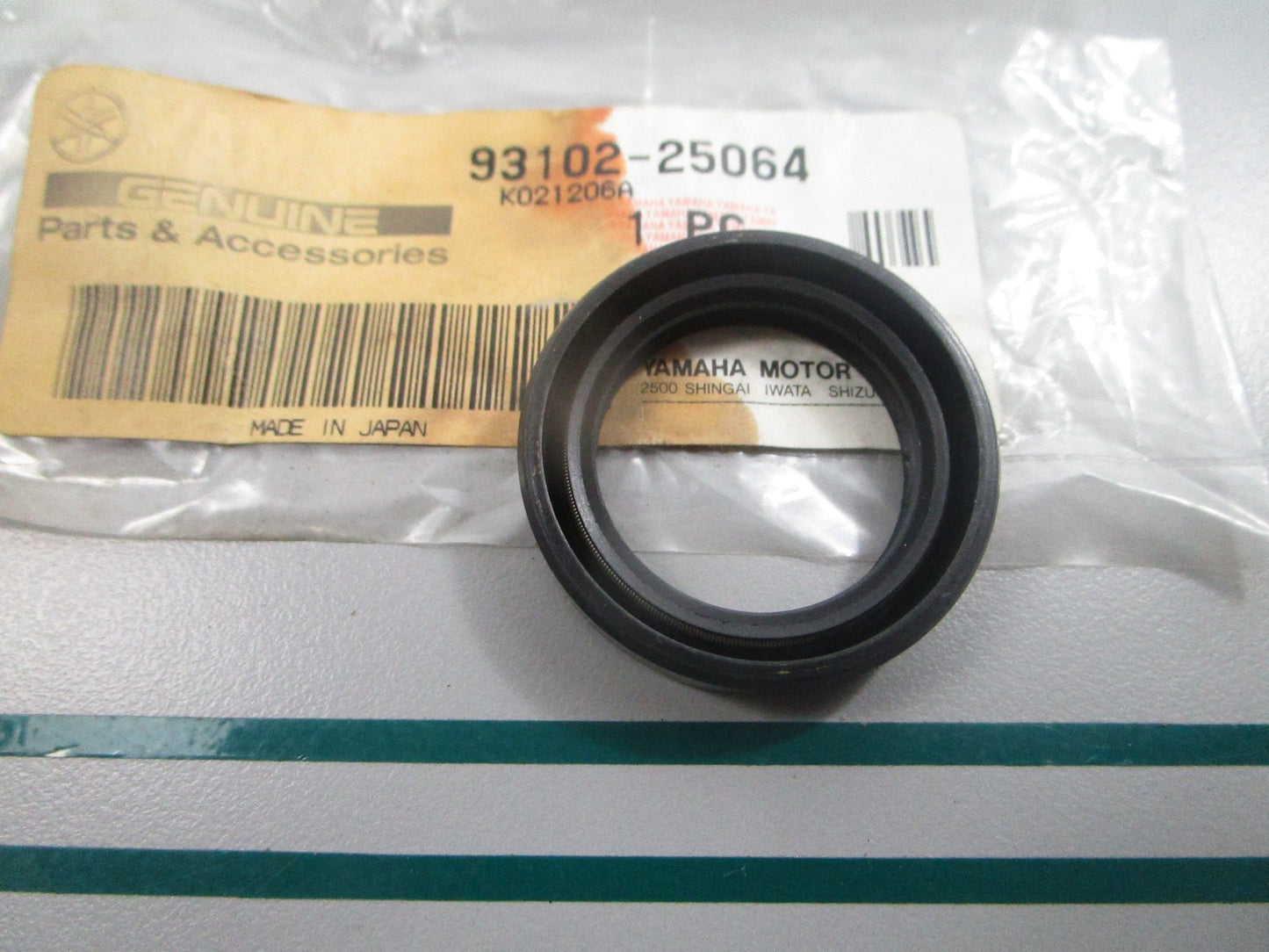 NEW OEM 93102-25064-00 Yamaha Oil Seal 0810