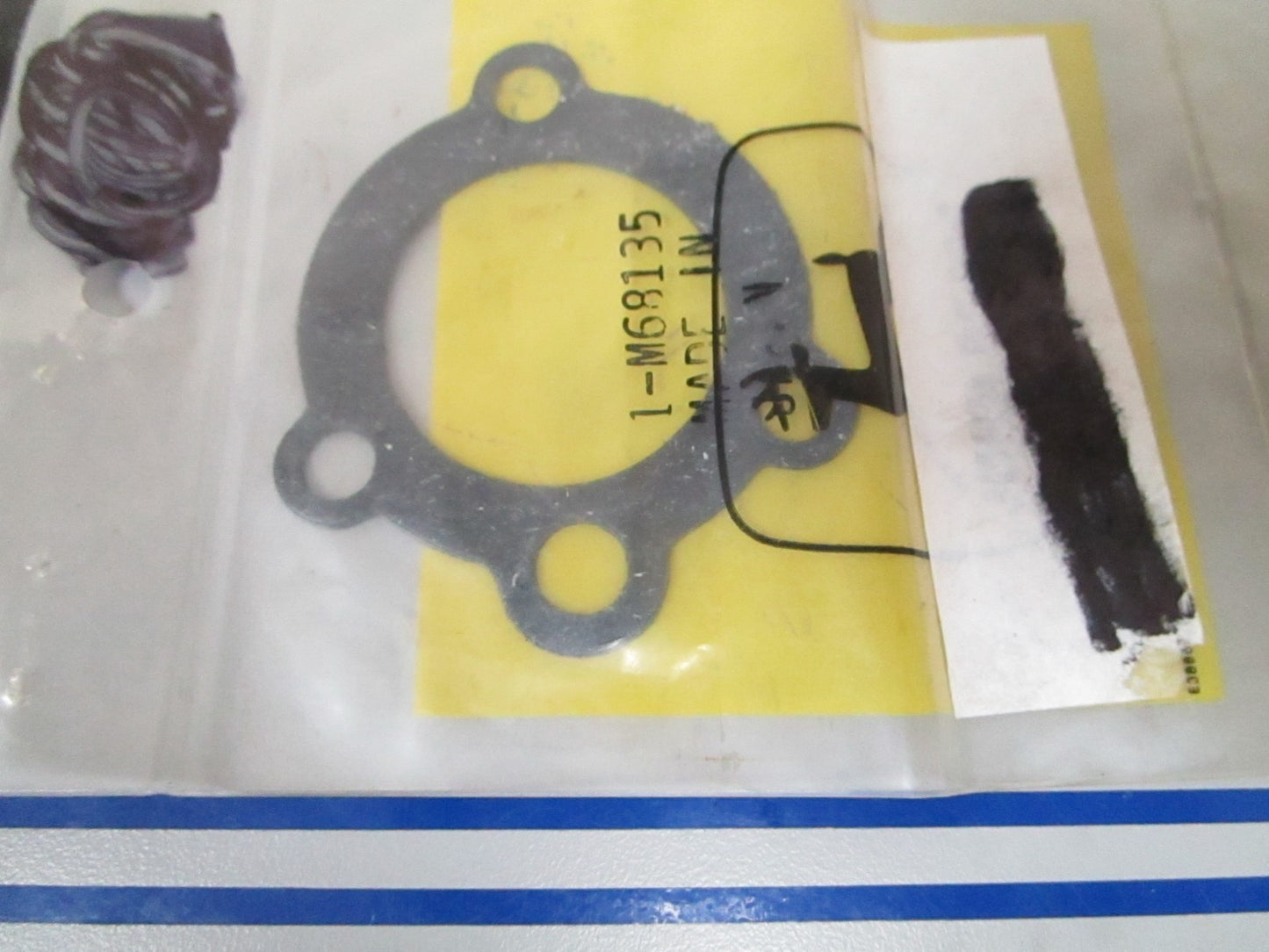 NEW OEM M68135 John Deere Intake Gasket 0810
