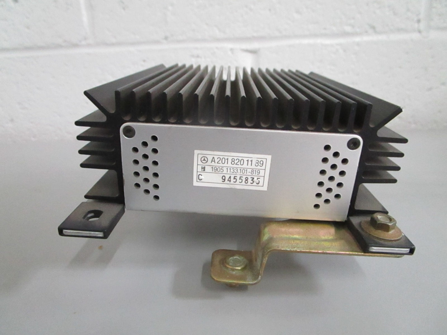 NEW OEM A2018201189 Mercedes-Benz Sound System Amplifier 0820