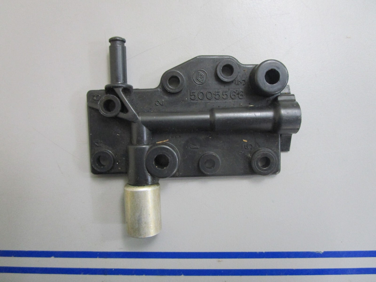 *NEW OEM* 0820 OMC Johnson Evinrude Cover & Insert 5005568