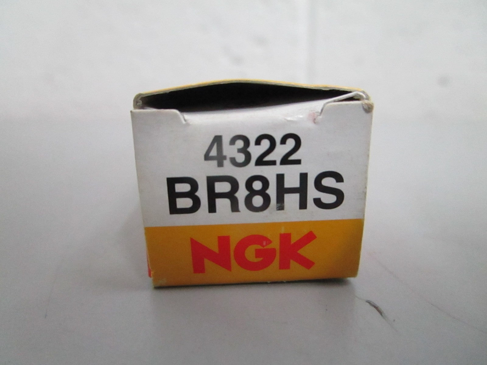 *NEW* (LOT OF 10) 0820 NGK Spark Plug BR8HS