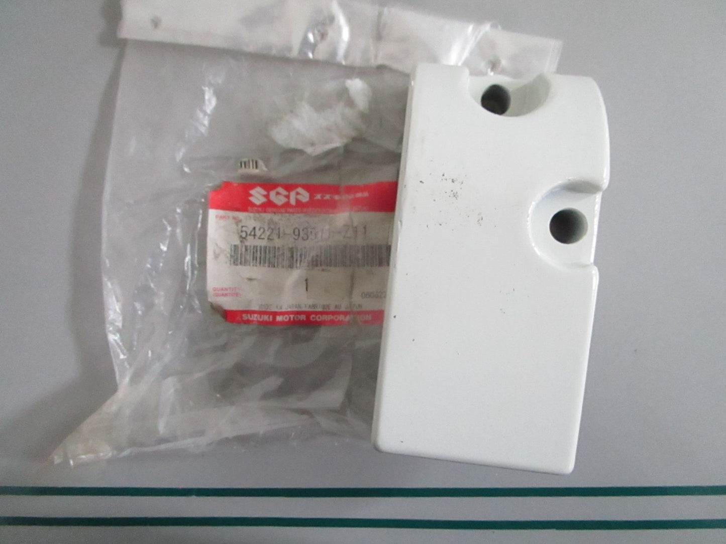 NEW OEM 54221-93911-Z11 Suzuki Port Lower Mount Cover 0820