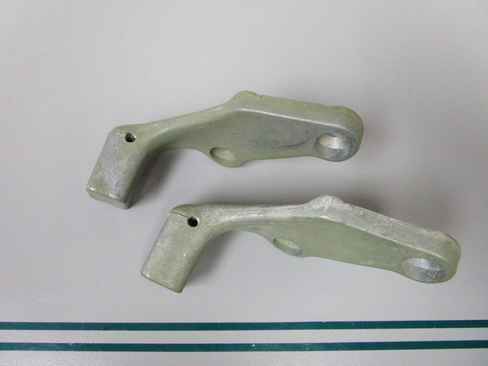 NEW OEM (LOT OF 2) 321637 0321637 OMC Johnson Evinrude Shift Bracket 0810