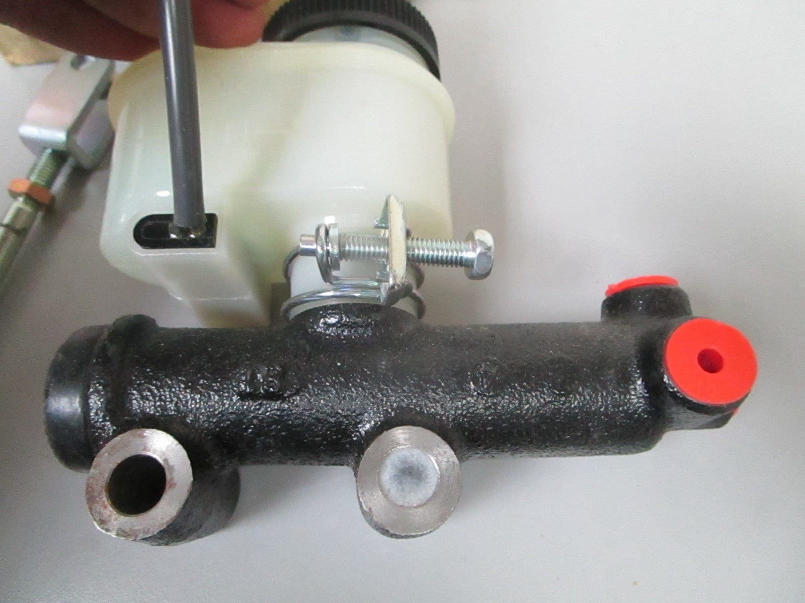 *NEW OEM* 0720 Mitsubishi Caterpillar Forklift Master Cylinder 91484-37100