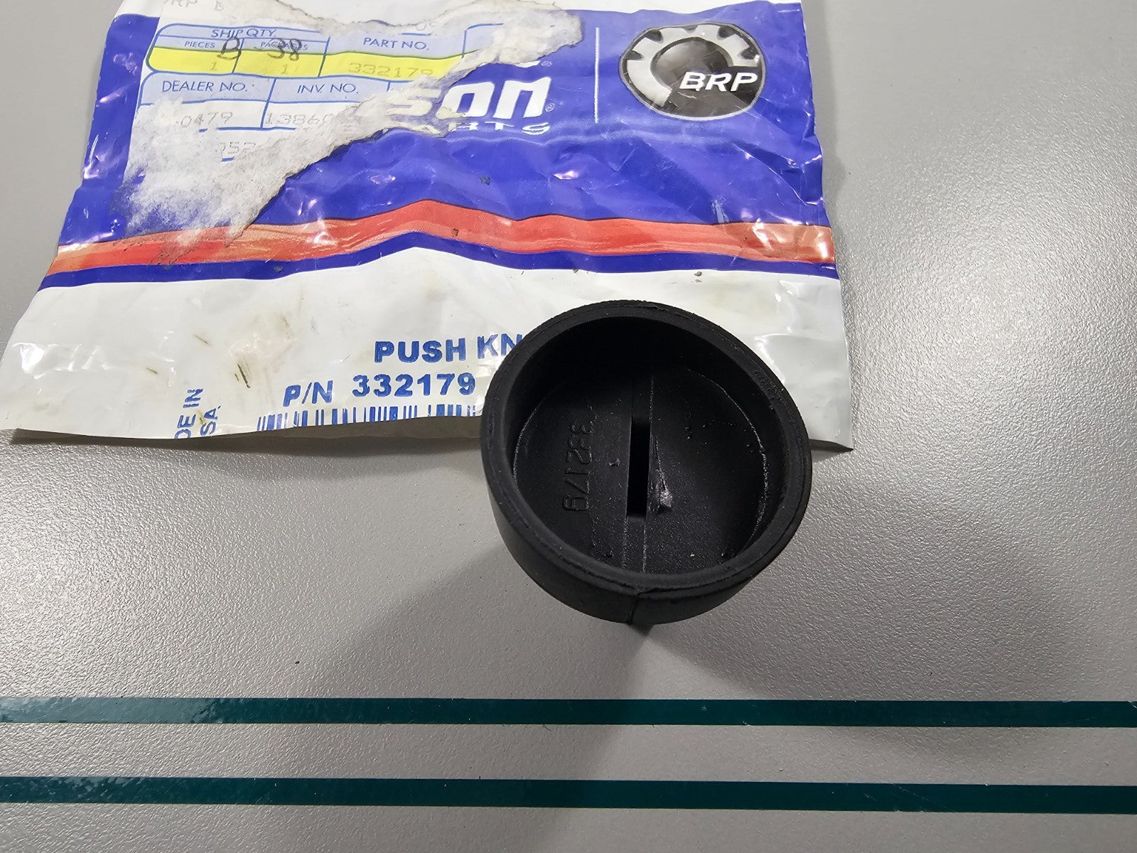 NEW OEM 332179 0332179 OMC Johnson Evinrude Push Knob  0810