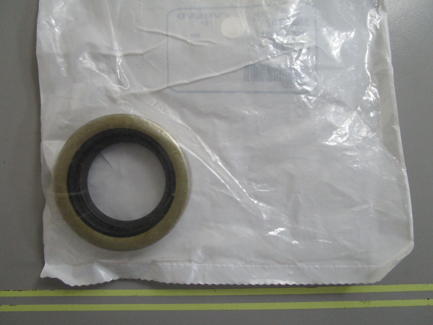 *NEW OEM* 0810 Volvo Penta Sealing 3883257