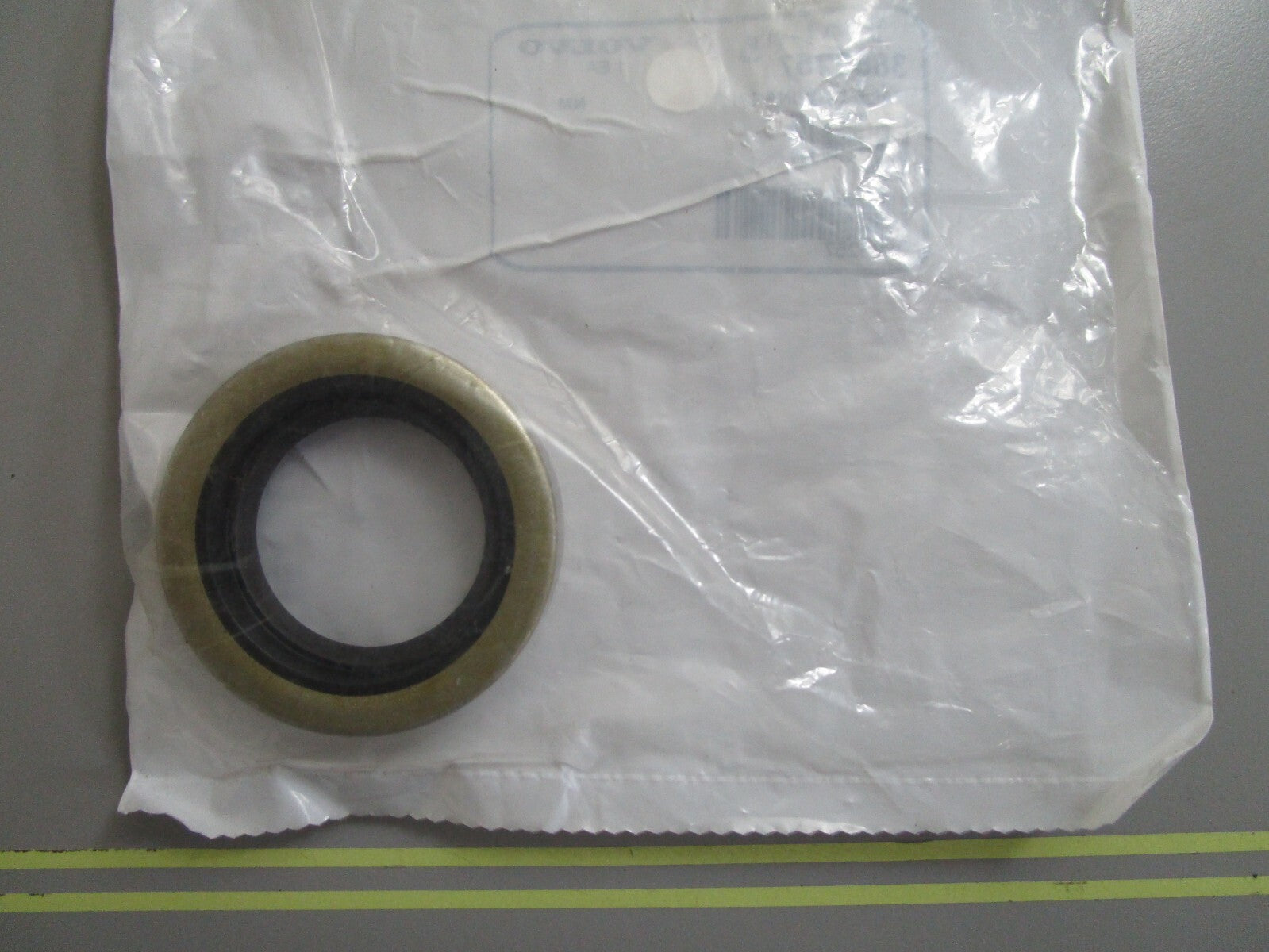 *NEW OEM* 0810 Volvo Penta Sealing 3883257