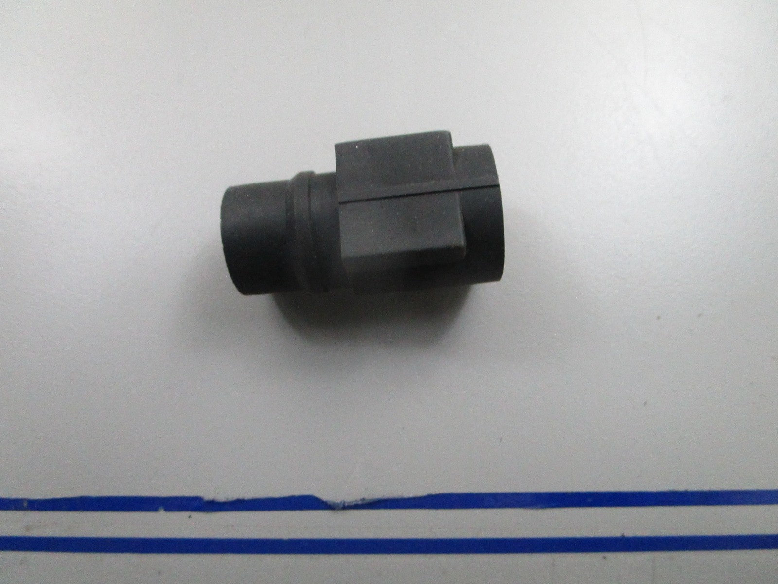 *NEW OEM* 0810 OMC Johnson Evinrude Connector 513201 0513201