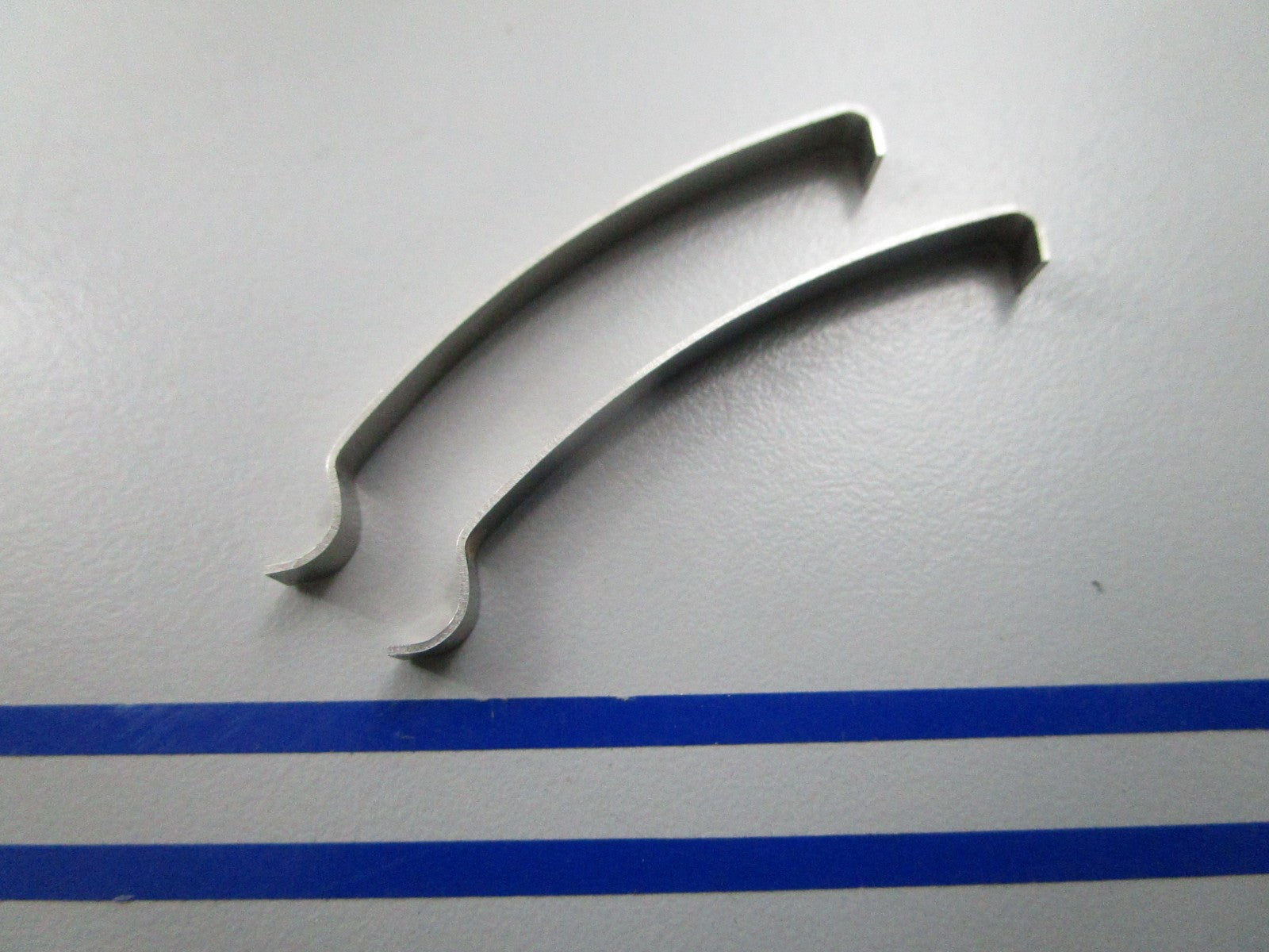 NEW OEM (LOT OF 2) 312482 0312482 OMC Johnson Evinrude Spring Clip 0810