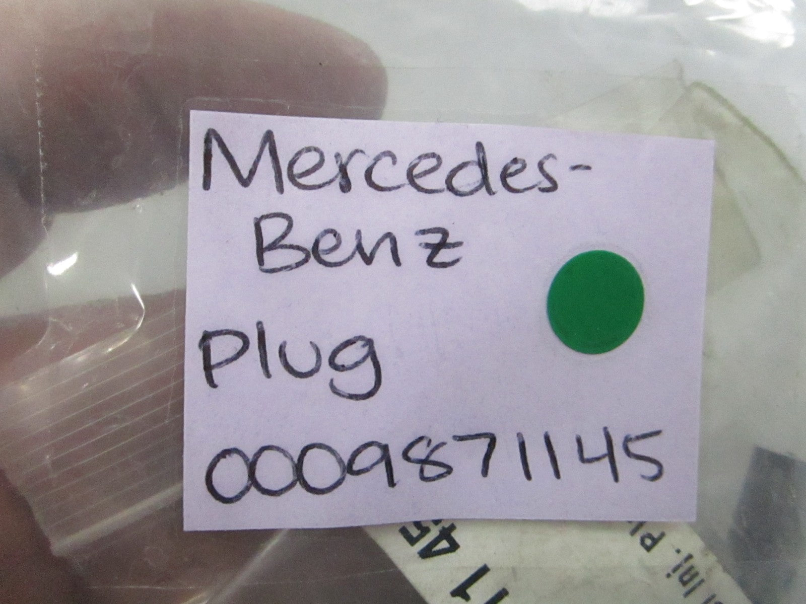 NEW OEM (LOT OF 4) 0009871145 Mercedes-Benz Plug 0810