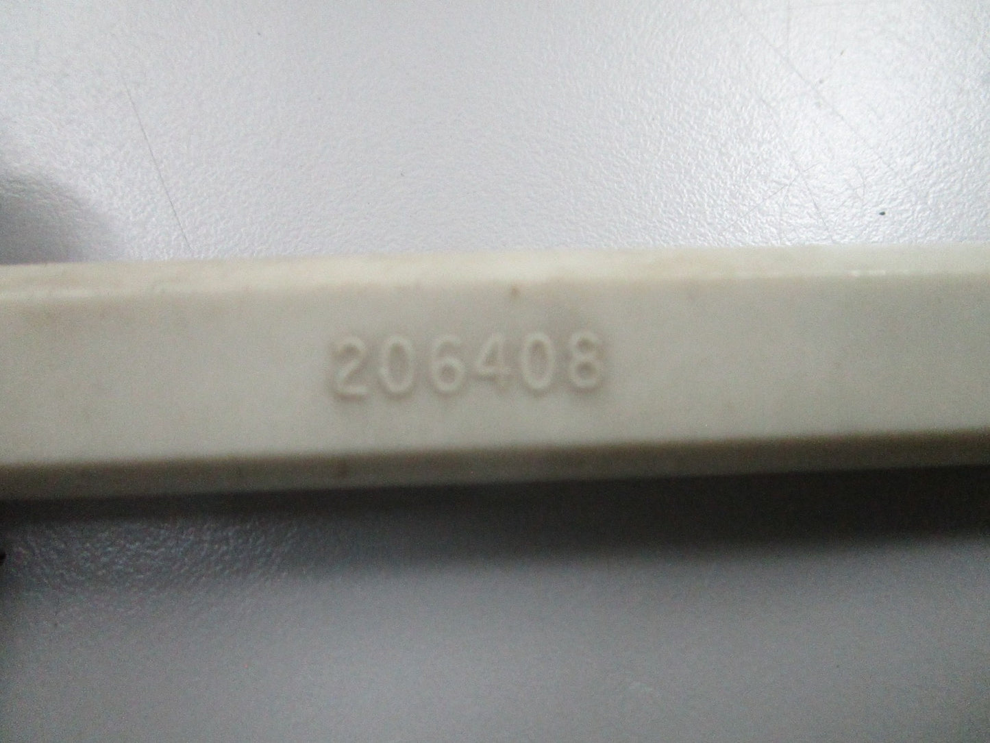 *NEW OEM* 0810 OMC Johnson Evinrude Casing Guide 206408 0206408