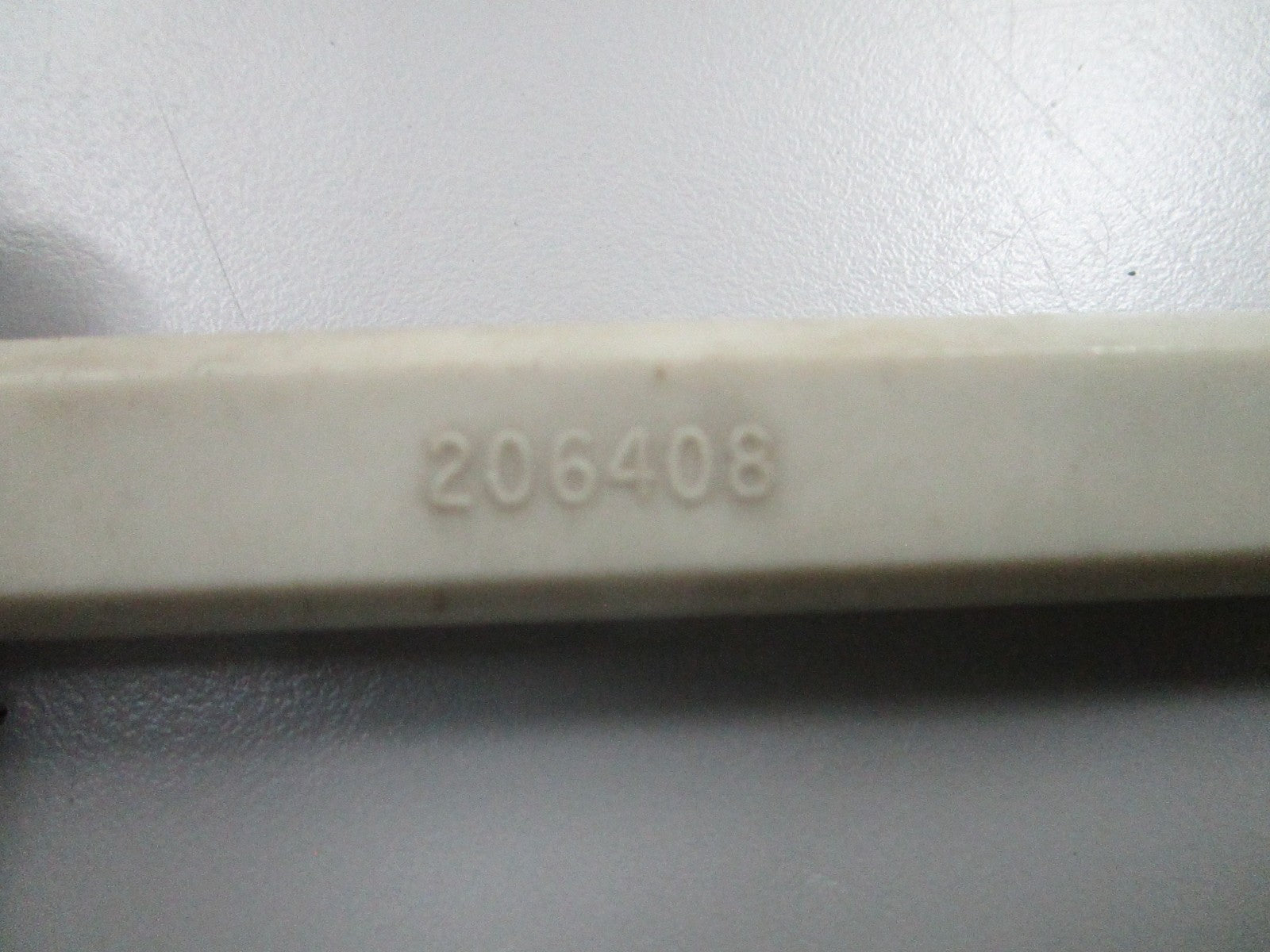 *NEW OEM* 0810 OMC Johnson Evinrude Casing Guide 206408 0206408