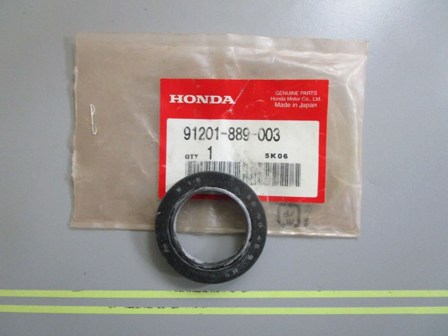 *NEW OEM* 0810 Honda Oil Seal 91201-889-003