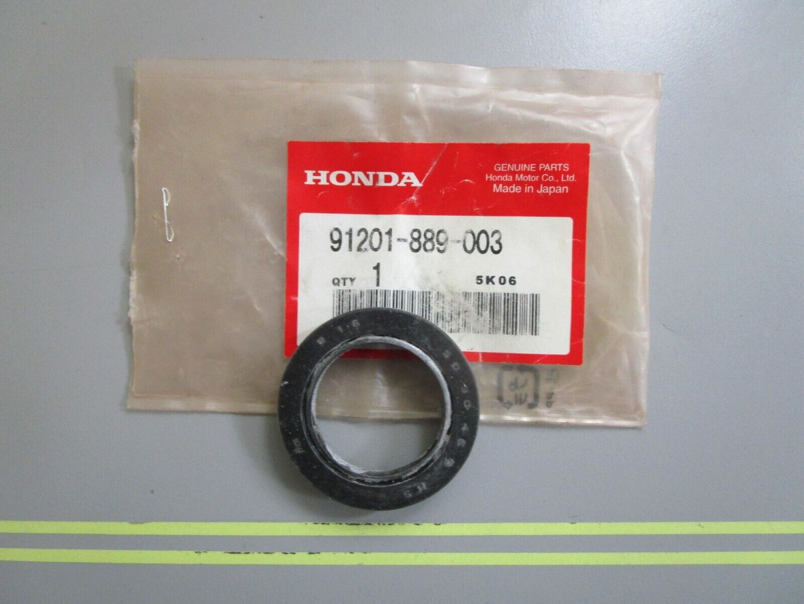 *NEW OEM* 0810 Honda Oil Seal 91201-889-003