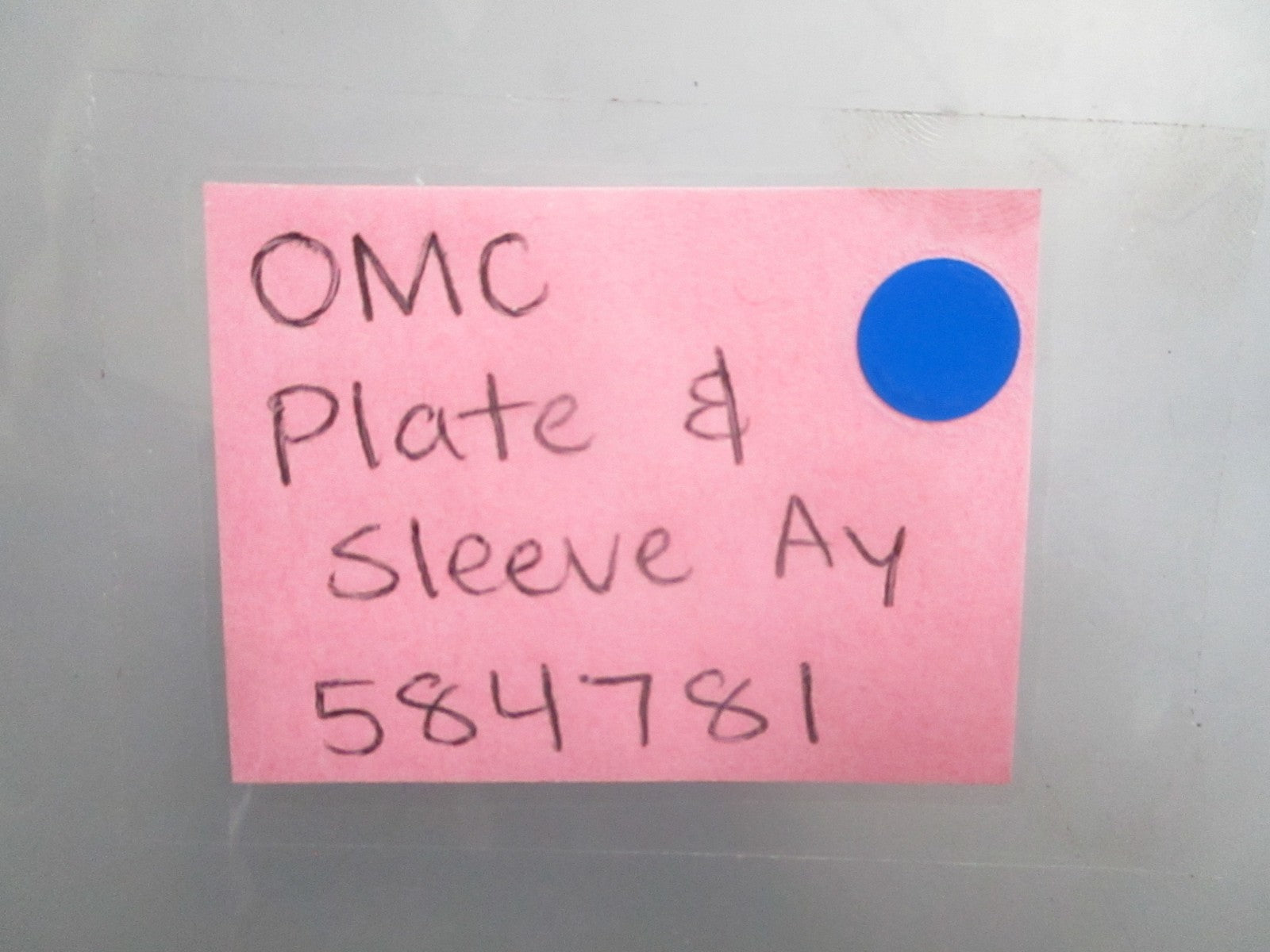 *NEW OEM* 0820 OMC Johnson Evinrude Plate & Sleeve Ay 584781 0584781
