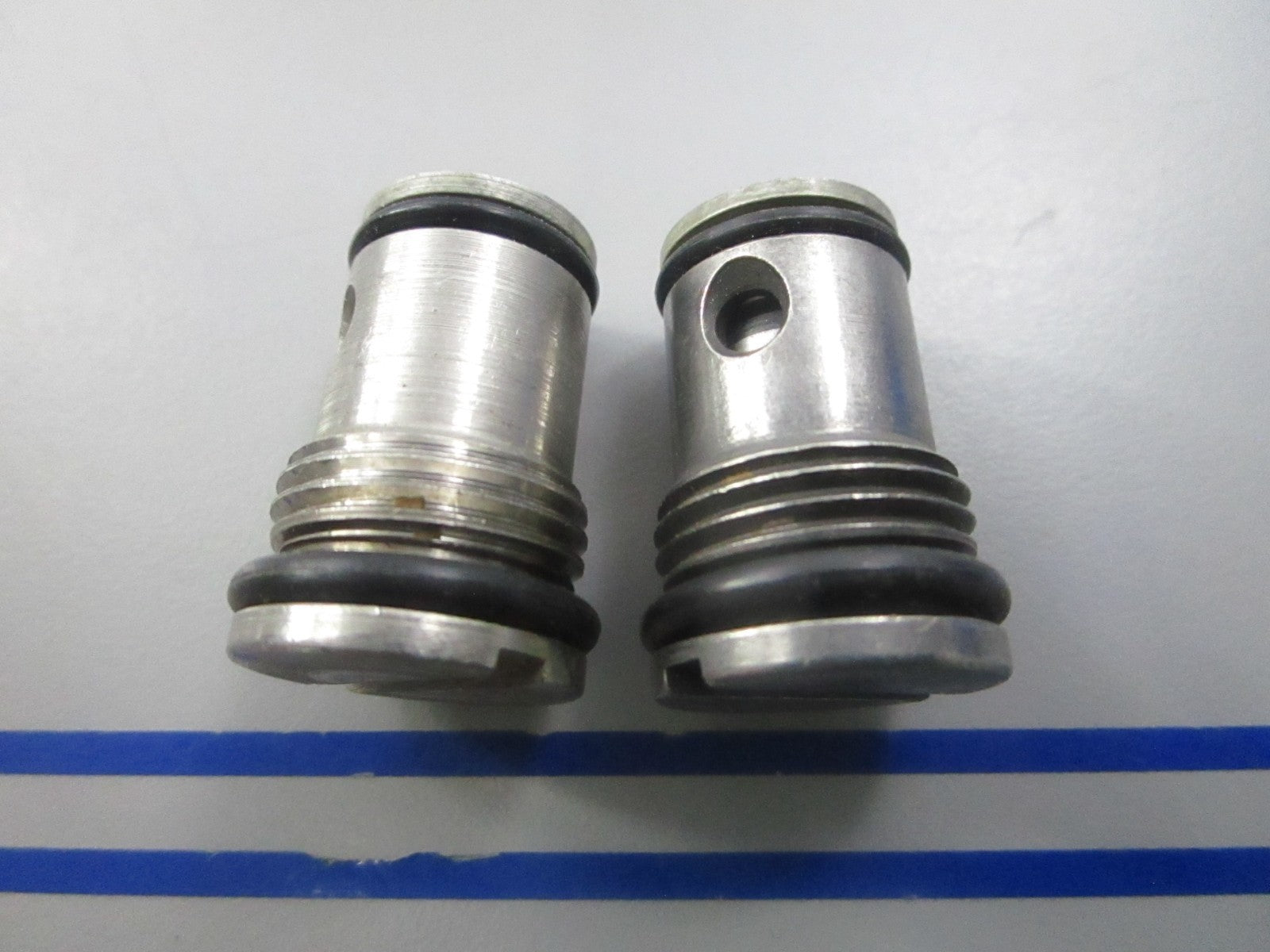 NEW OEM (LOT OF 2) 387517 0387517 OMC Johnson Evinrude Valve Seal & Seal Ay 0810