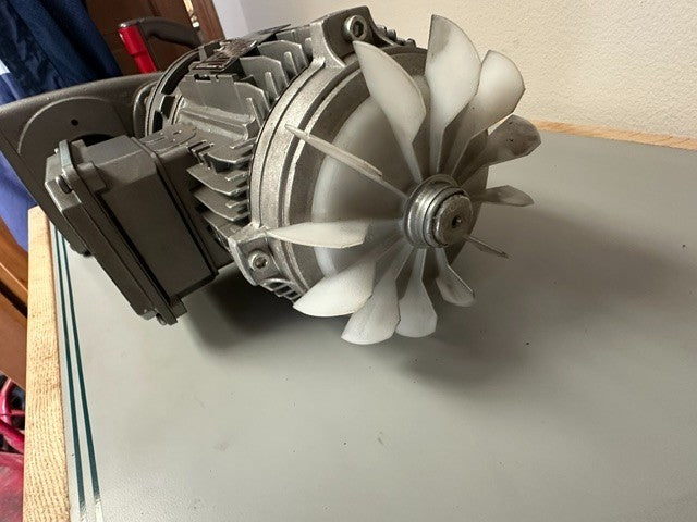 Nord SK 1282AZH-90SP/4 NEW NOS Gear Motor 1.5 HP 85 RPM 20.57:1 Right Angle
