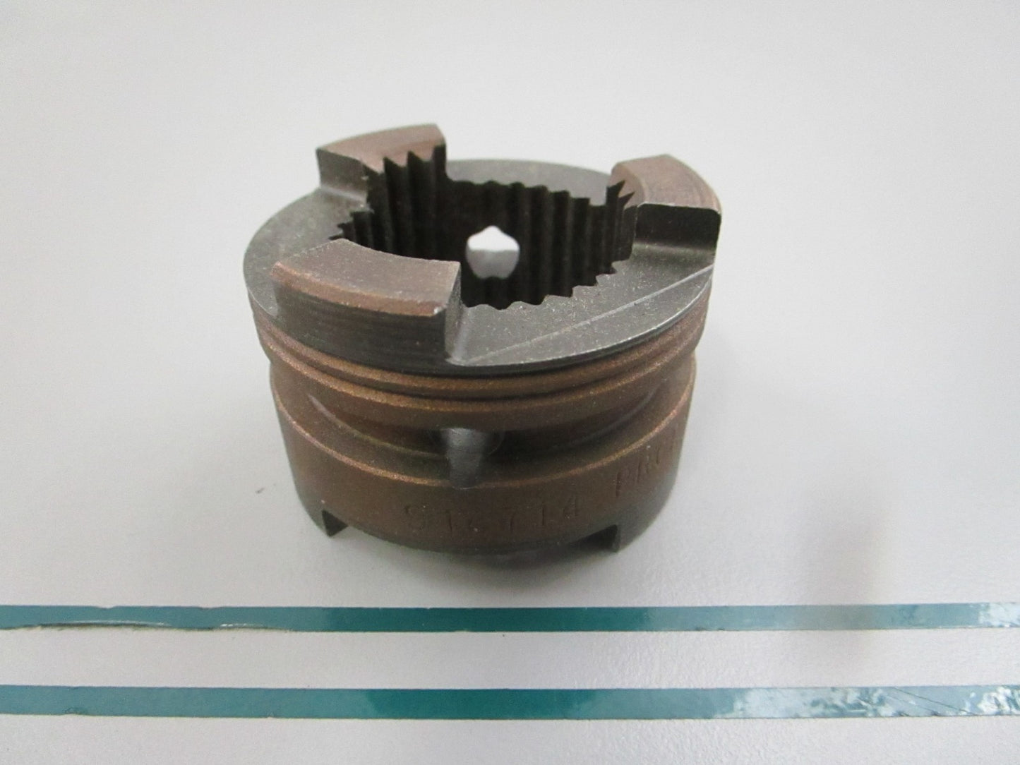 NEW OEM 914714 0914714 OMC Johnson Evinrude Clutch Dog 0810
