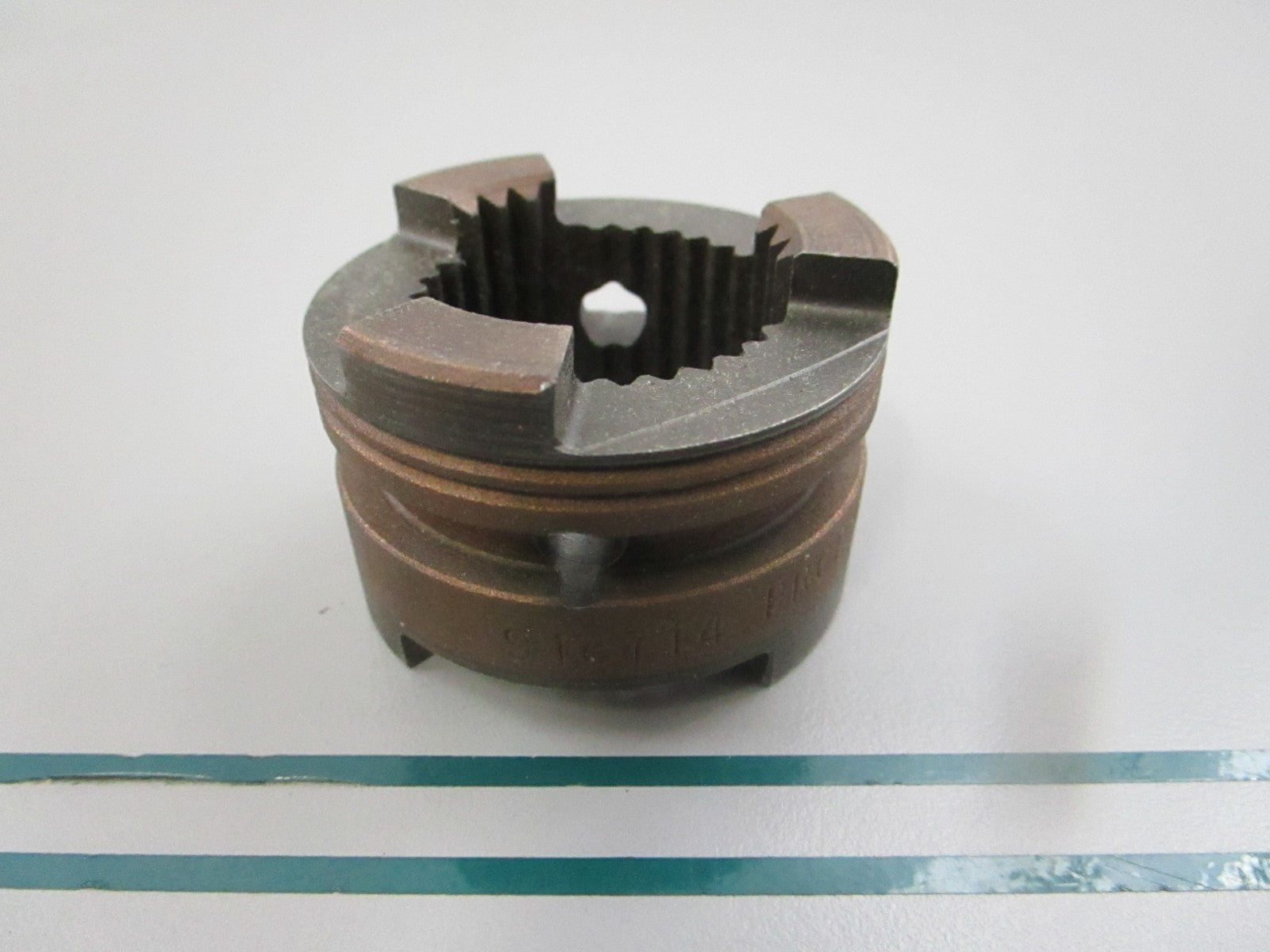 NEW OEM 914714 0914714 OMC Johnson Evinrude Clutch Dog 0810