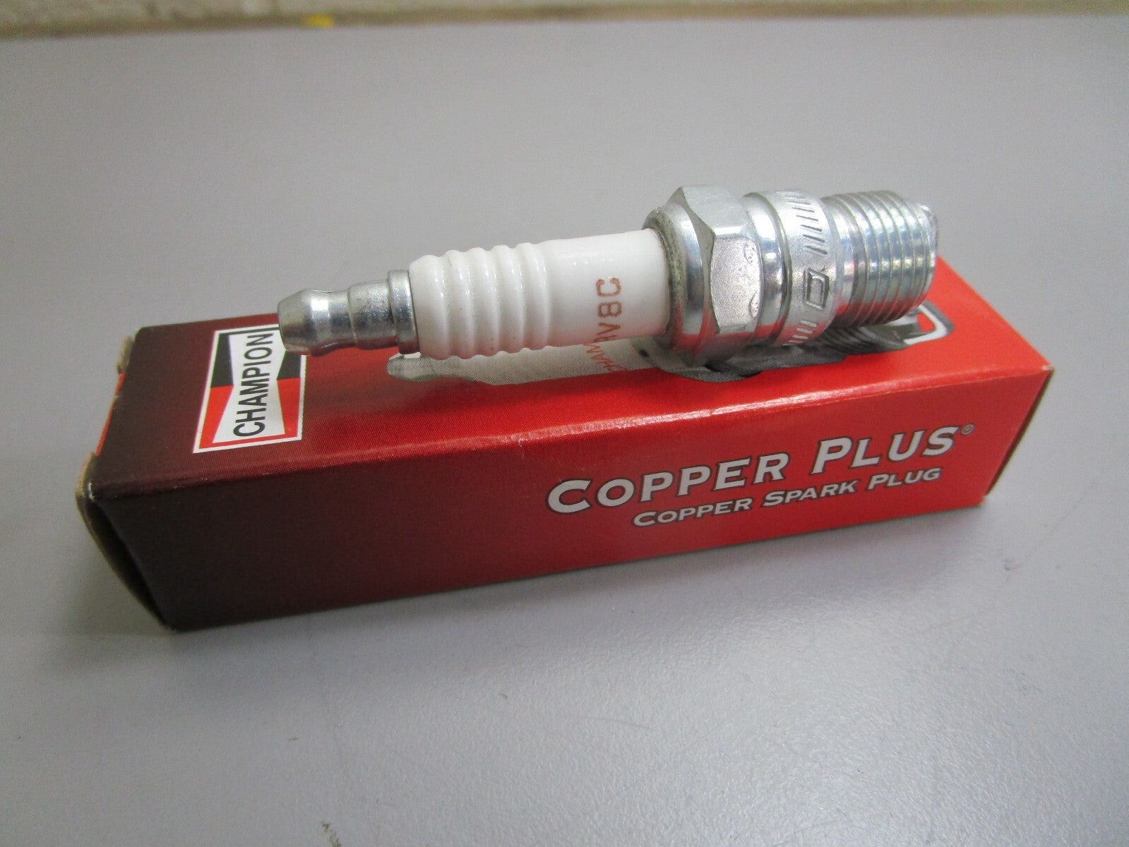 *NEW* (LOT OF 8) 0820 Champion Spark Plug RV8C