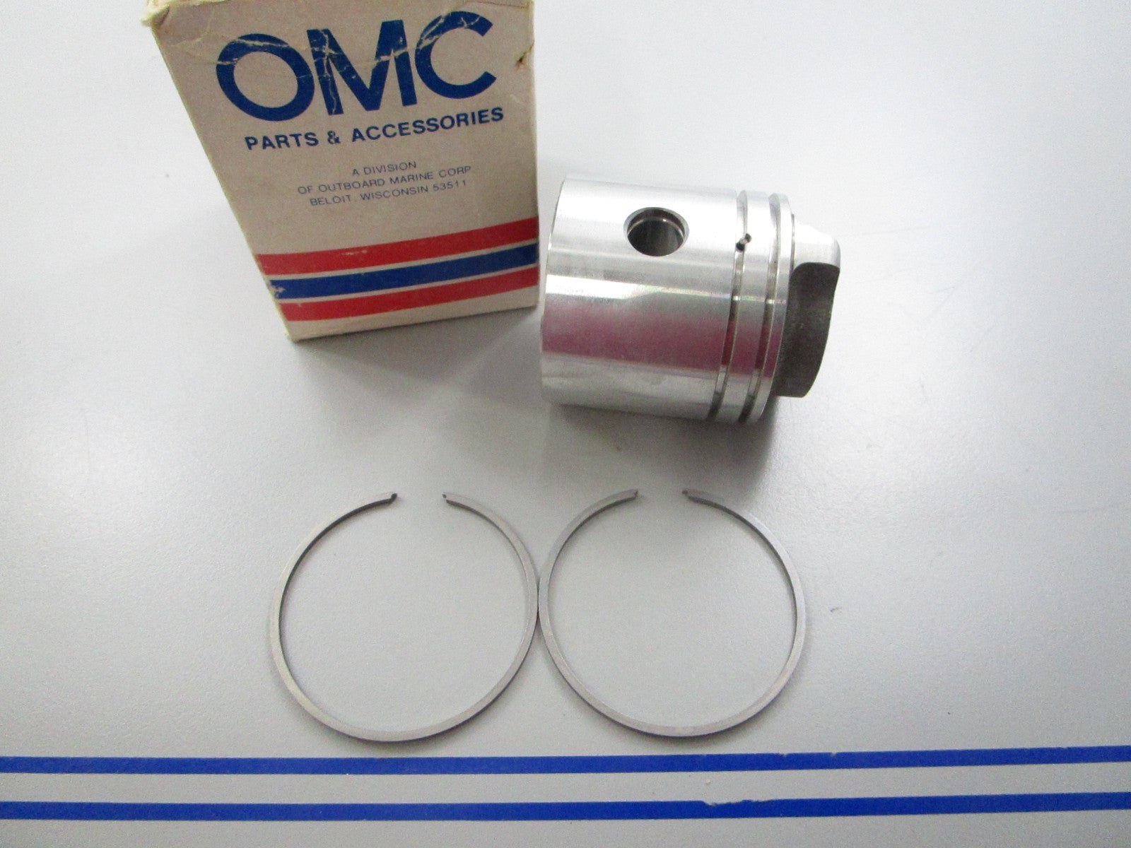 *NEW OEM* 0810 OMC Johnson Evinrude Piston 396572 0396572