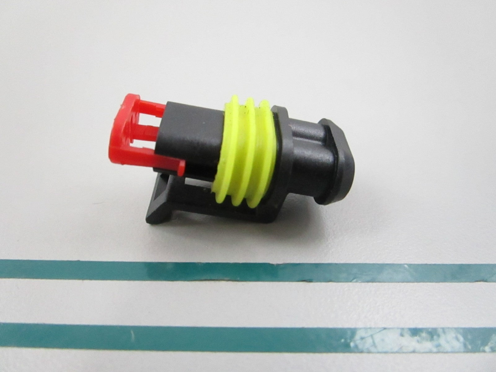 NEW OEM 3011153 OMC Johnson Evinrude 2 Position Plug Connector & Seal 0810