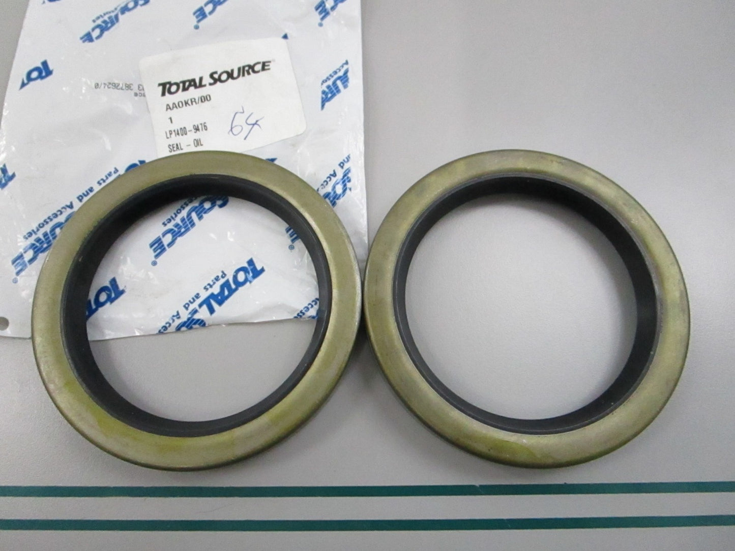 NEW (LOT OF 2) LP1400-9476  For: LPM Total Source Oil Seal 0810